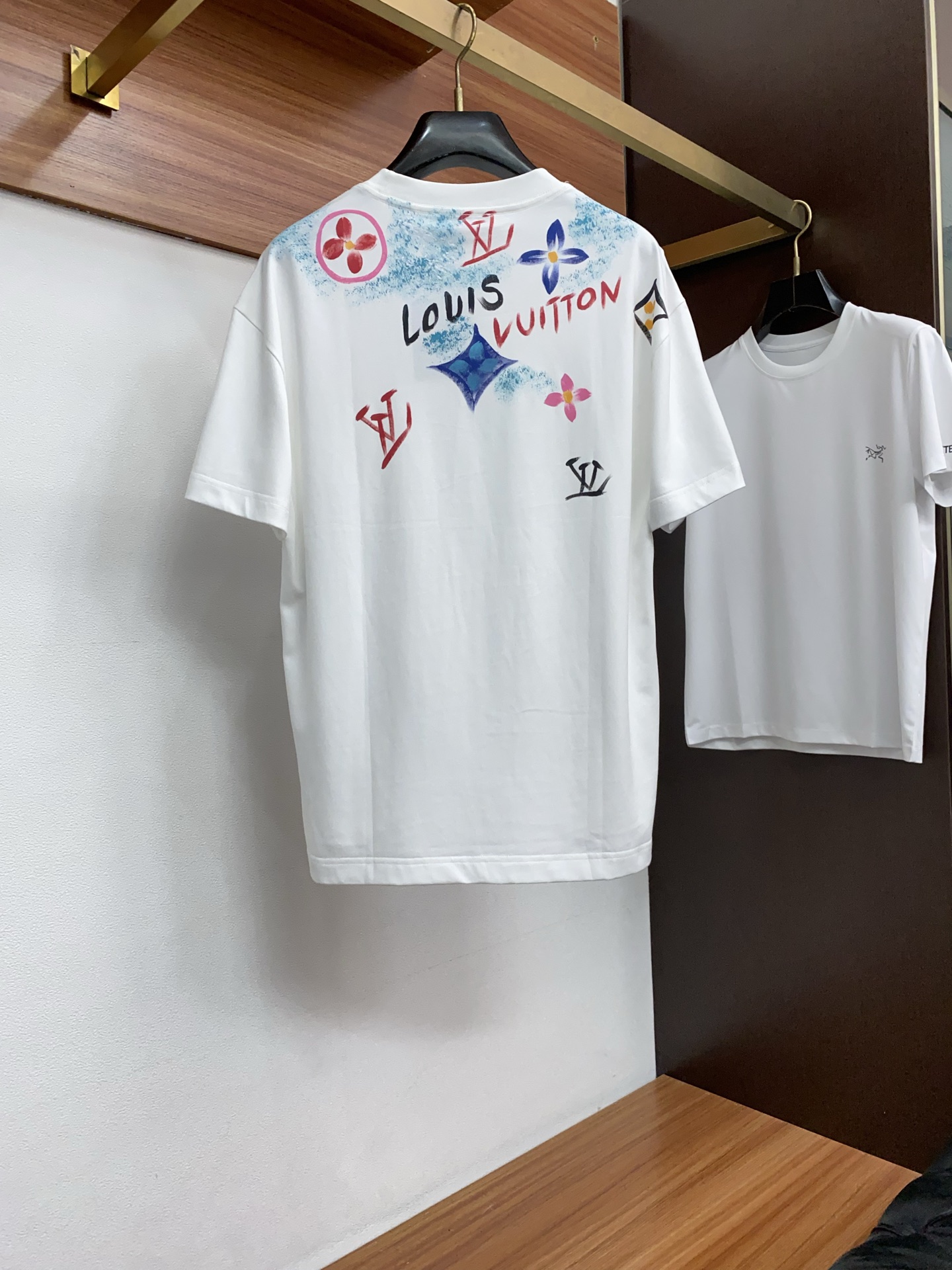 1v路易威登 26SS春夏新款 纯棉质圆领短袖 男士基础款纯白专柜短袖T恤衫！贸易公司渠道稀出，同步官网
