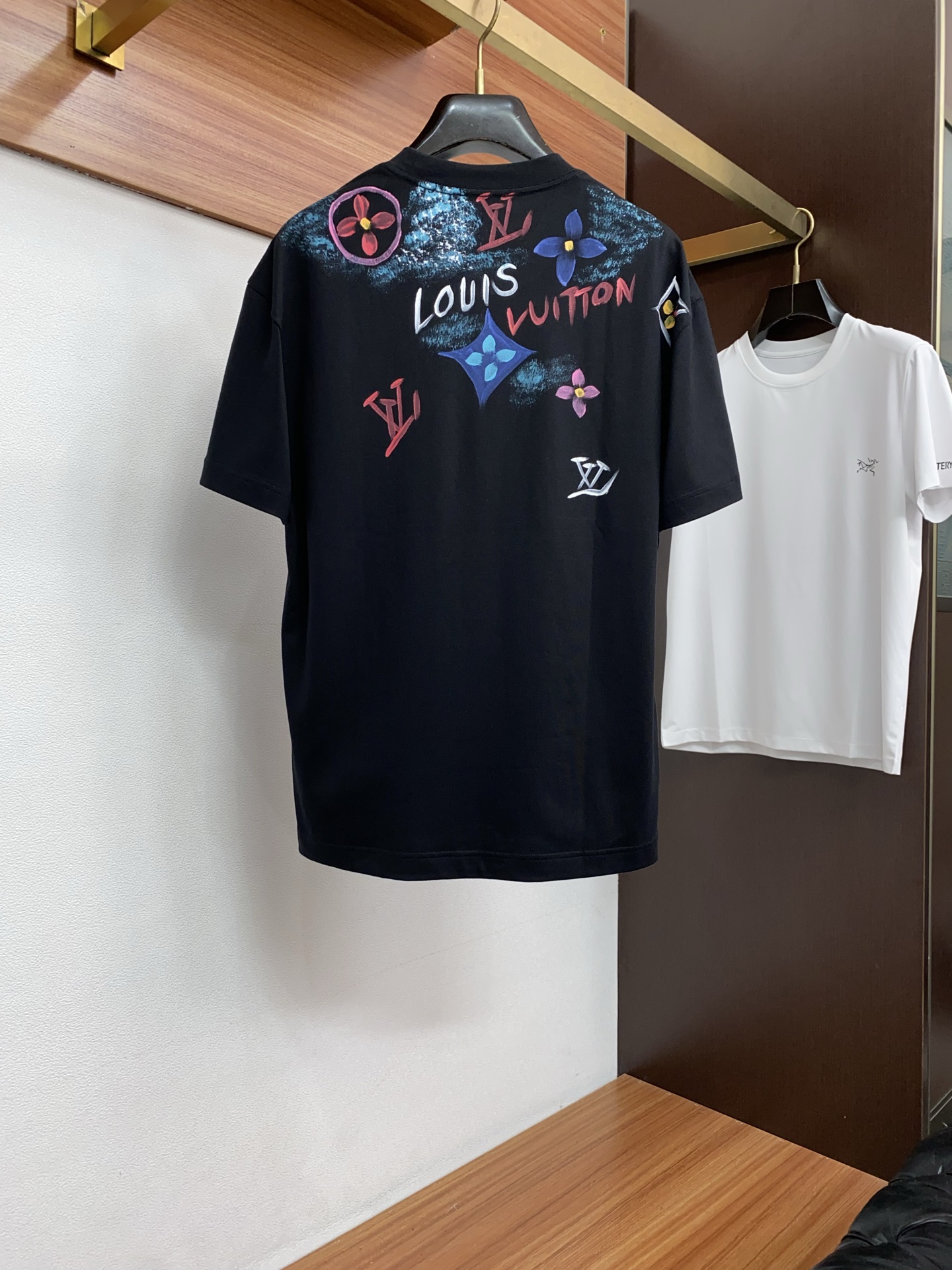1v路易威登 26SS春夏新款 纯棉质圆领短袖 男士基础款纯白专柜短袖T恤衫！贸易公司渠道稀出，同步官网