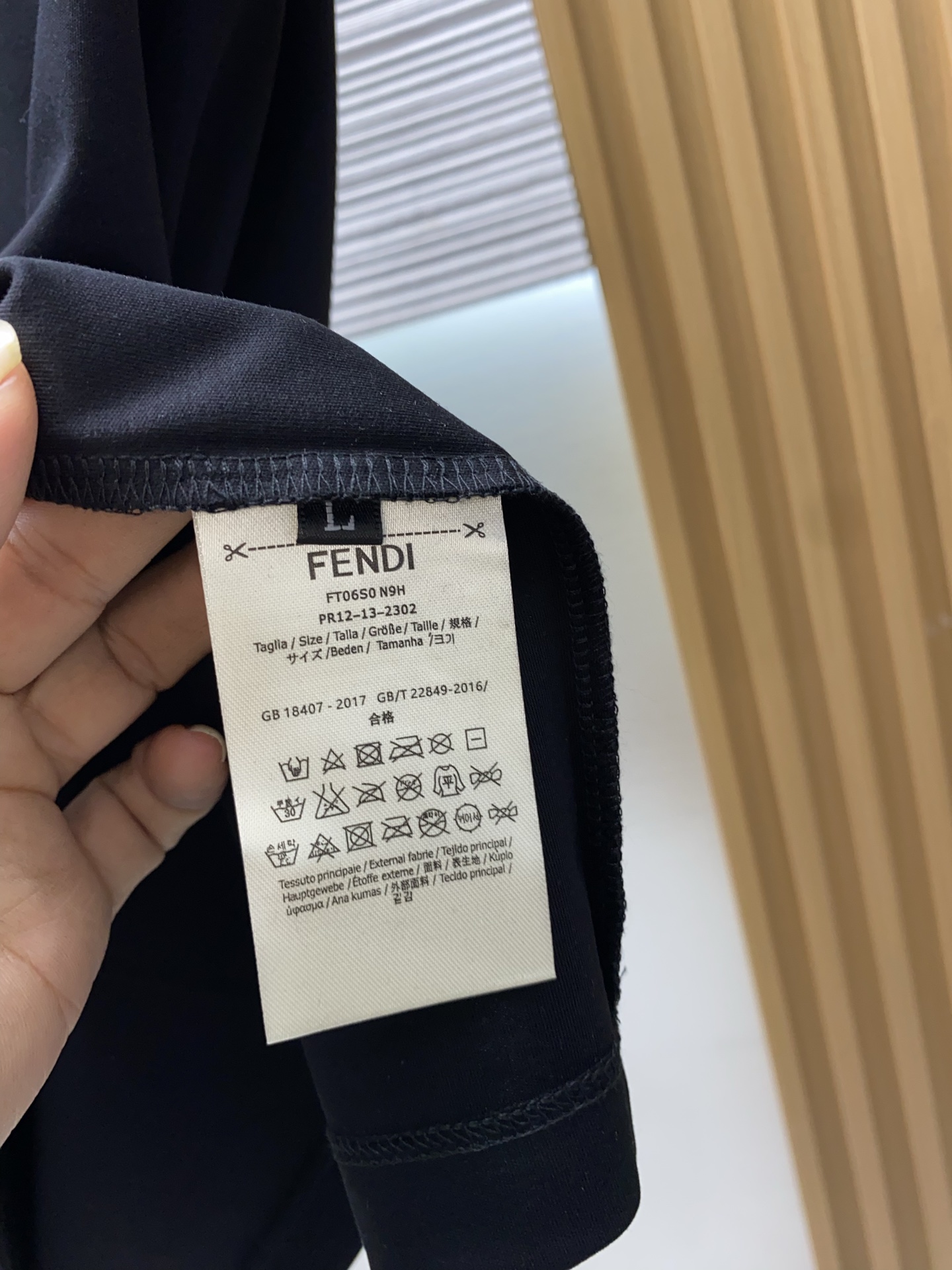 芬迪 高级定制 2026新款短袖 百搭款式 任何人都可以轻松驾驭 面料全订制工艺 高定一等品丝光棉面料 