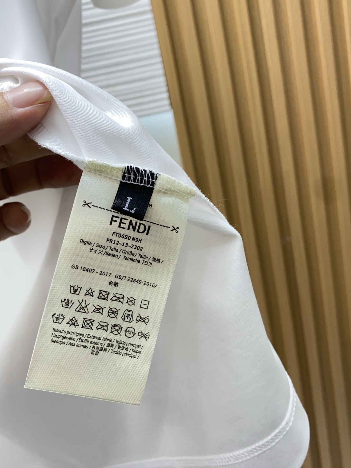 芬迪 高级定制 2026新款短袖 百搭款式 任何人都可以轻松驾驭 面料全订制工艺 高定一等品丝光棉面料 