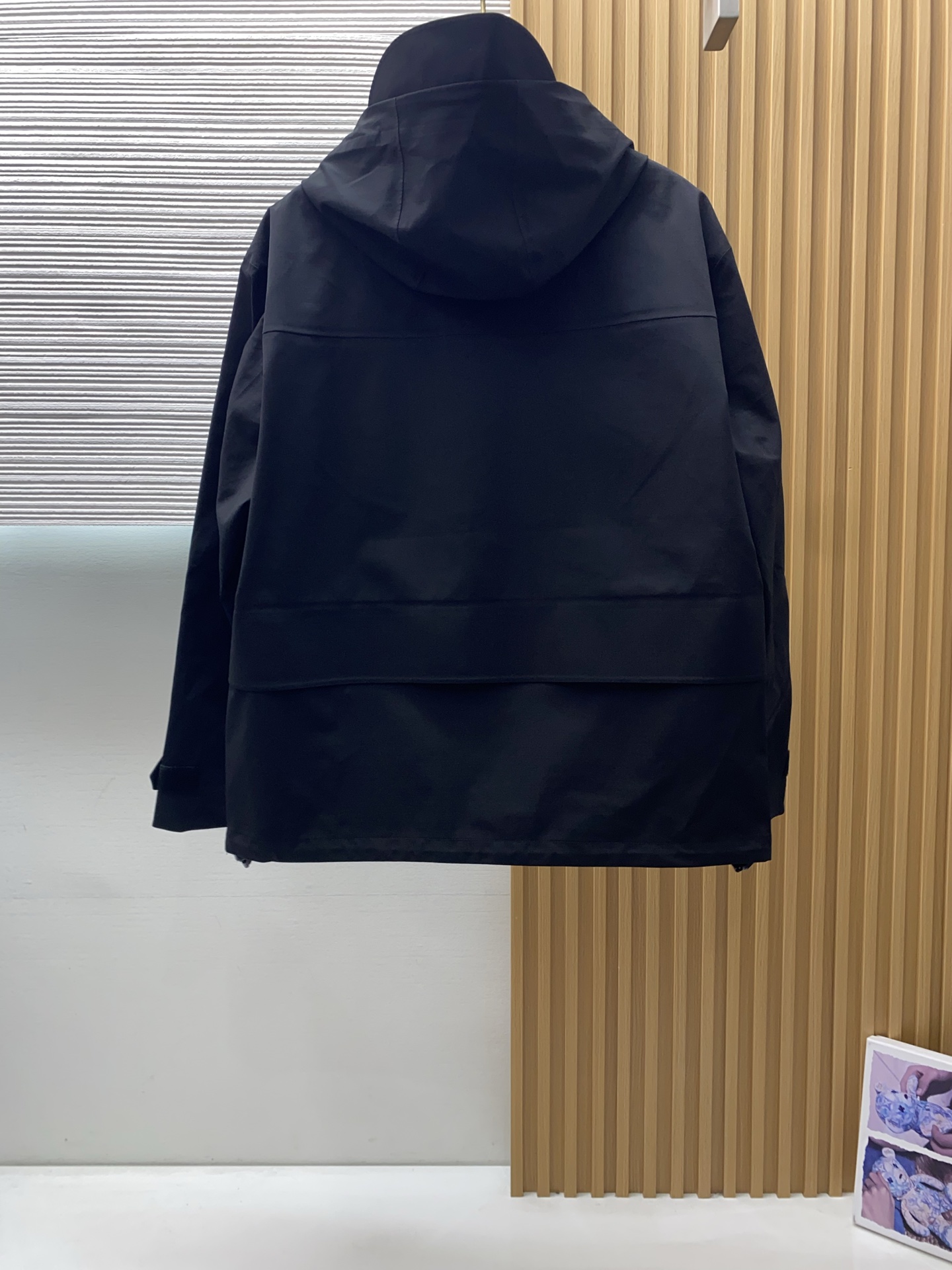 可隆 AW新品，时尚休闲连帽冲锋衣外套，专柜同步有售，原单狠货，进口原版面料，工艺极度复杂，视觉相当雅致