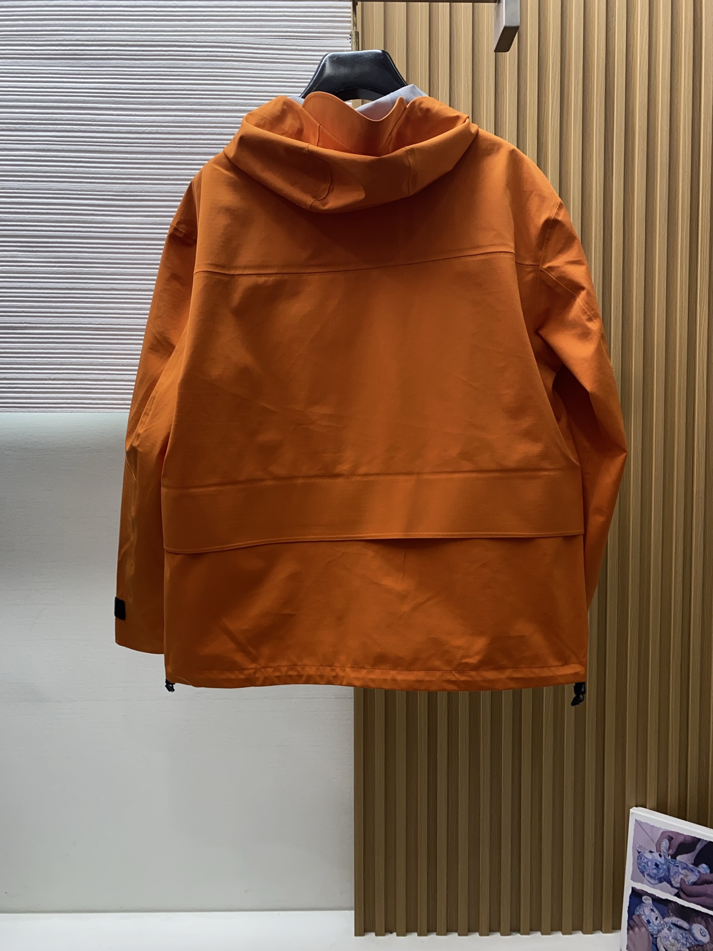 可隆 AW新品，时尚休闲连帽冲锋衣外套，专柜同步有售，原单狠货，进口原版面料，工艺极度复杂，视觉相当雅致