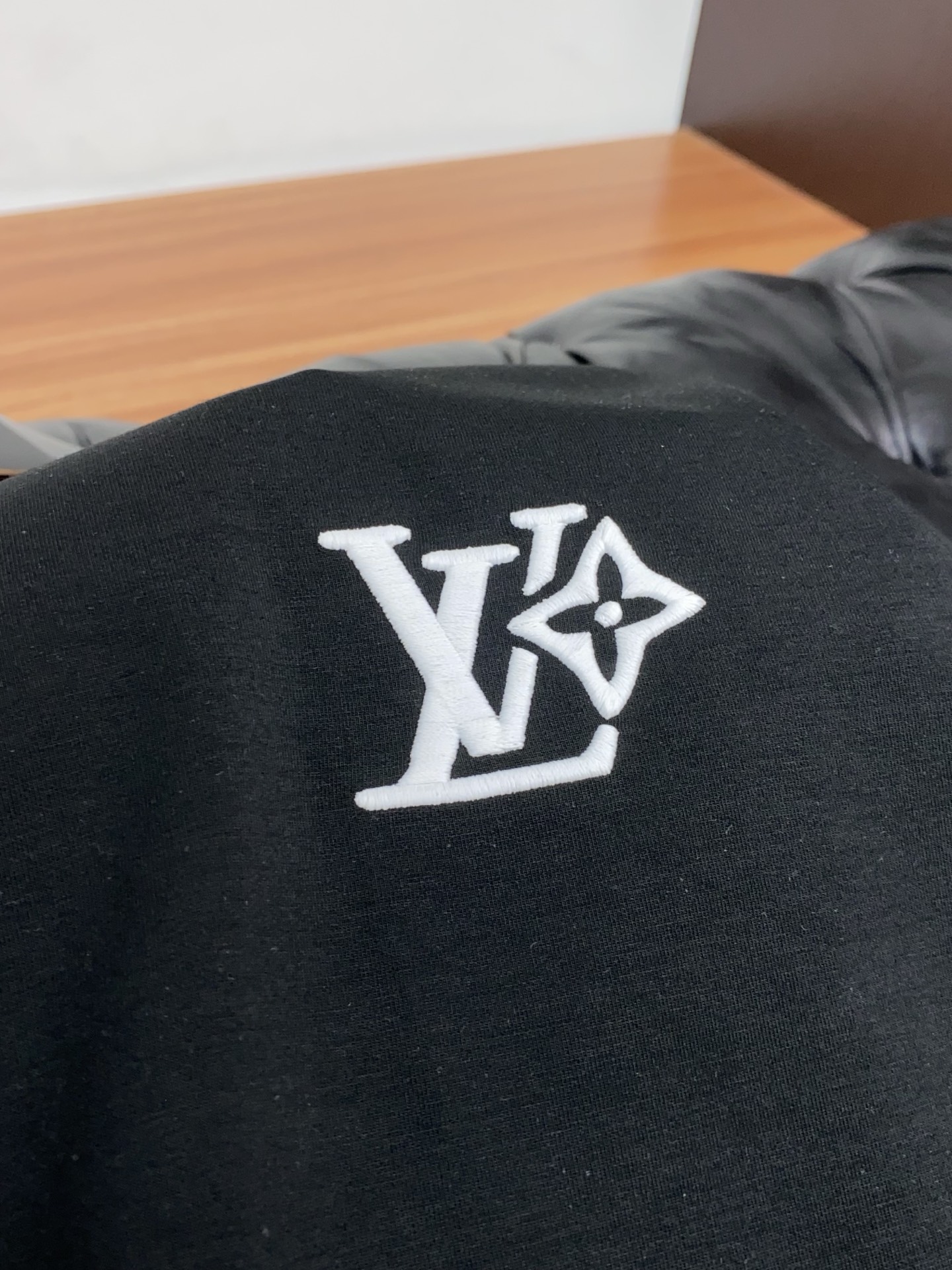 /套 1v路易威登 上新 25ss 早春新款长裤短袖套装 定制纯棉 轻薄透气 上身丝滑舒适 经典百搭 码
