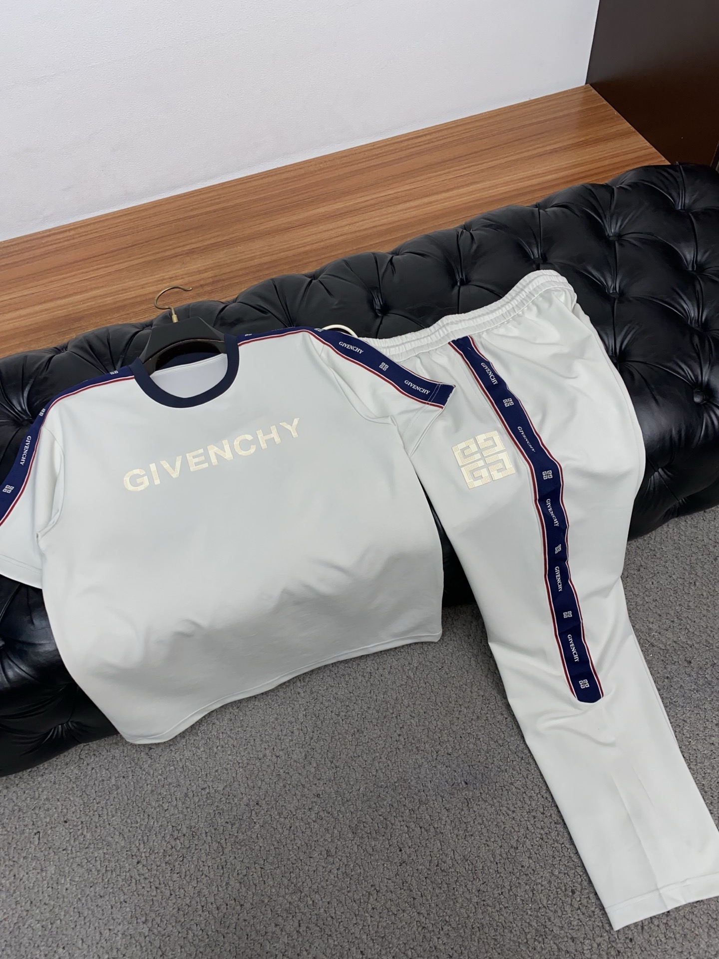 /套 纪梵希 上新 25ss 早春新款长裤短袖套装 定制纯棉 轻薄透气 上身丝滑舒适 经典百搭 码数48