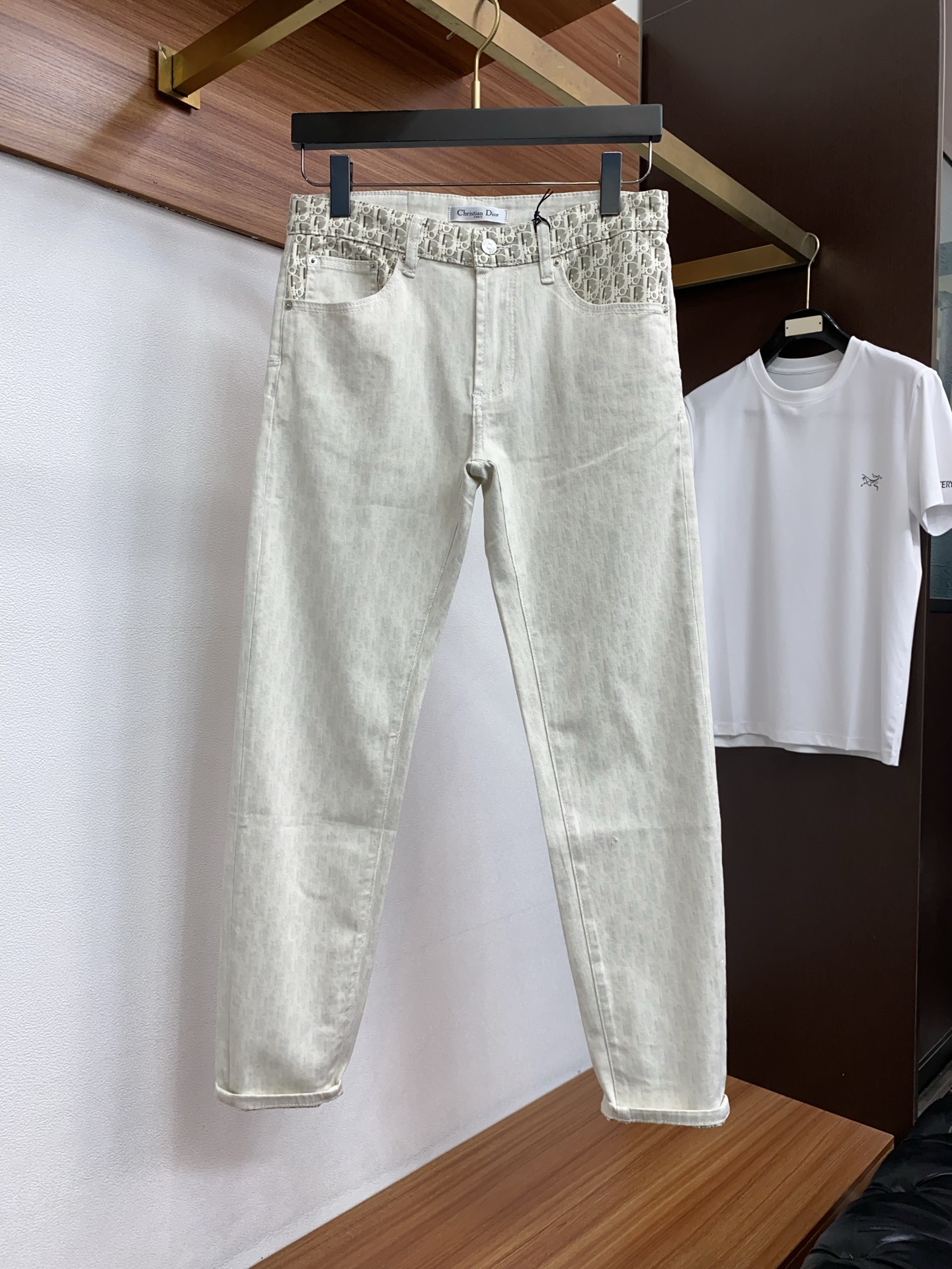 迪奥 26男士牛仔裤原厂原布原洗水！进口原版水洗弹力面料，复杂的手工艺叠加，任何一个洗水环节多停留几秒都