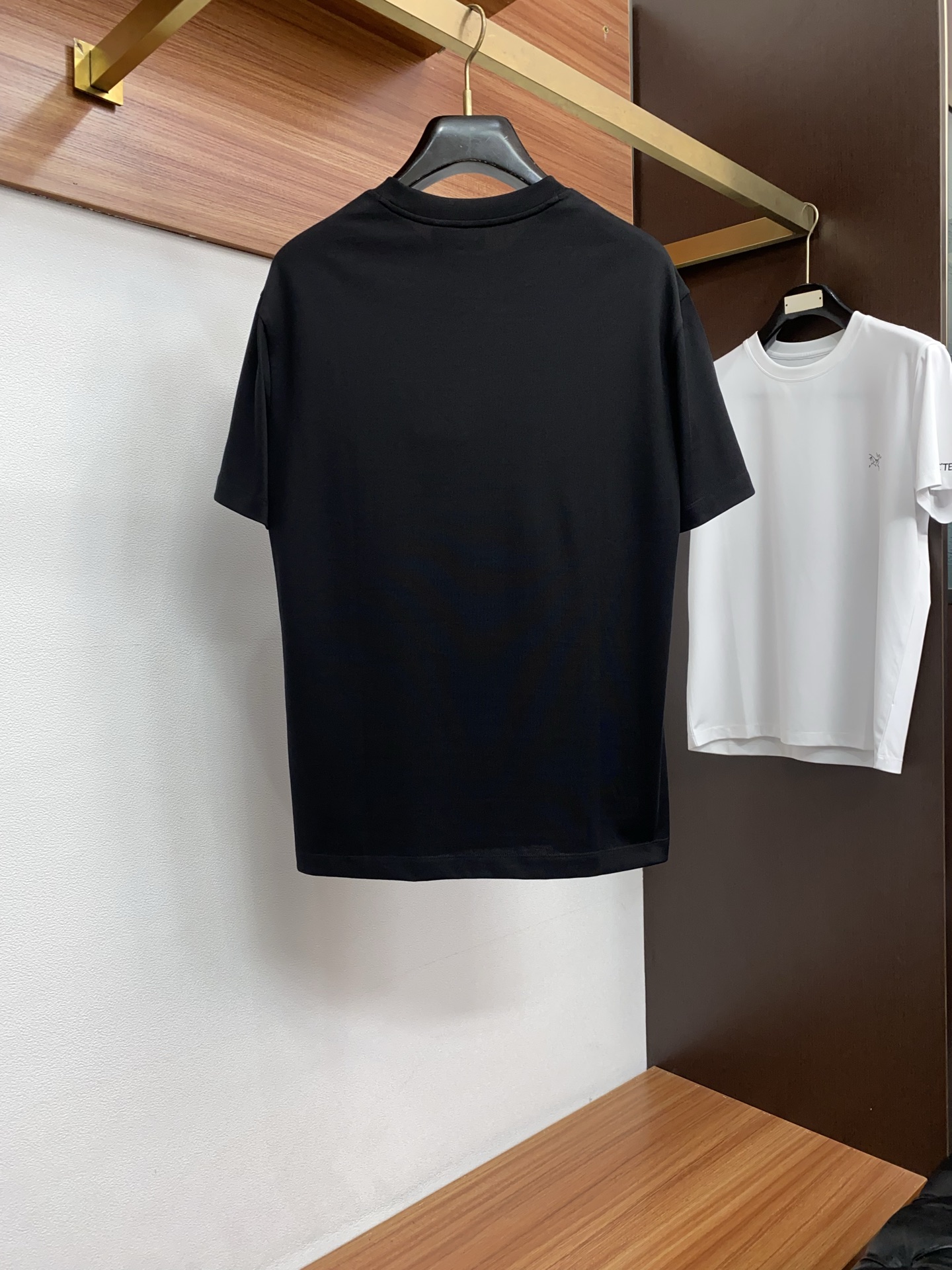 古奇 26春夏新款首发专柜最新款圆领短袖 高端订制 设计前卫时尚！品牌logo重工艺设计 高端定制100支双面丝光棉面料