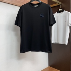 古奇 26春夏新款首发专柜最新款圆领短袖 高端订制 设计前卫时尚!品牌logo重工艺设计 高端定制100支双面丝光棉面料 古奇 26春夏新款首发专柜最新款圆领短袖 高端订制 设计前卫时尚!品牌logo重工艺设计 高端定制100支双面丝光棉面料
