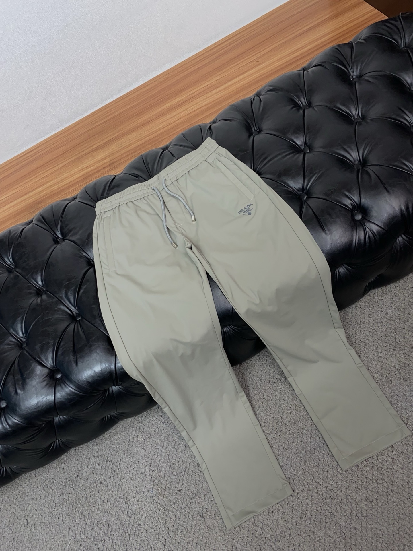 普拉达 2026ss 春夏 新品 原单男士休闲裤 每季必出的类型，无需质疑的热卖王牌单品，符合四季最佳的