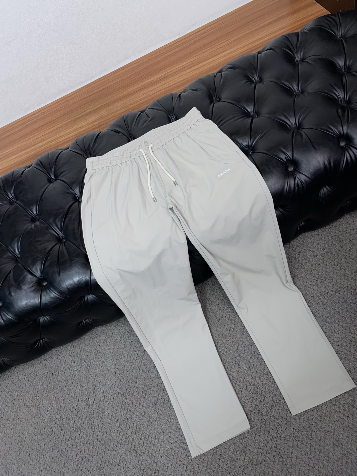 普拉达 2026ss 春夏 新品 原单男士休闲裤 每季必出的类型，无需质疑的热卖王牌单品，符合四季最佳的