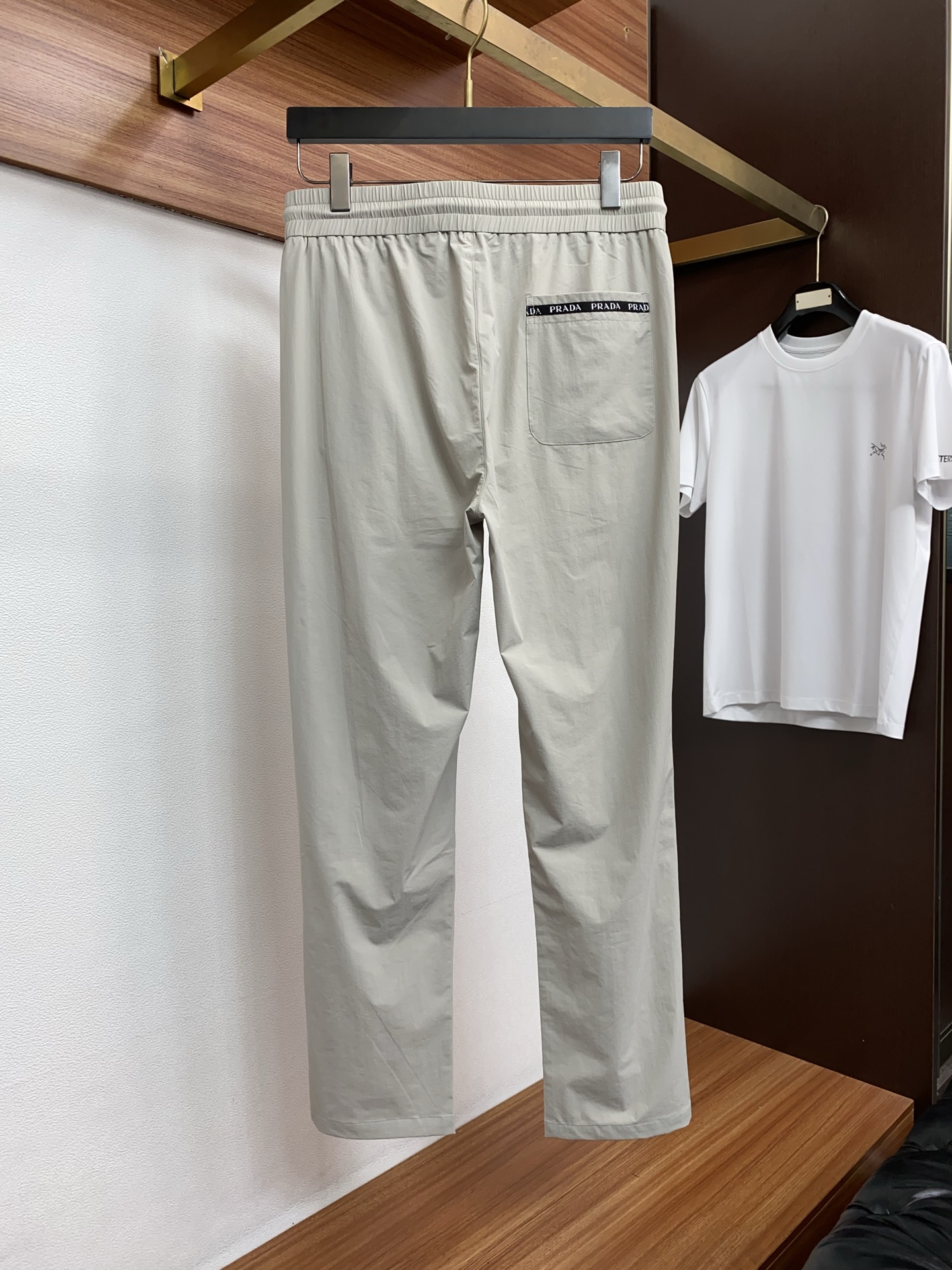 普拉达 2026ss 春夏 新品 原单男士休闲裤 每季必出的类型，无需质疑的热卖王牌单品，符合四季最佳的