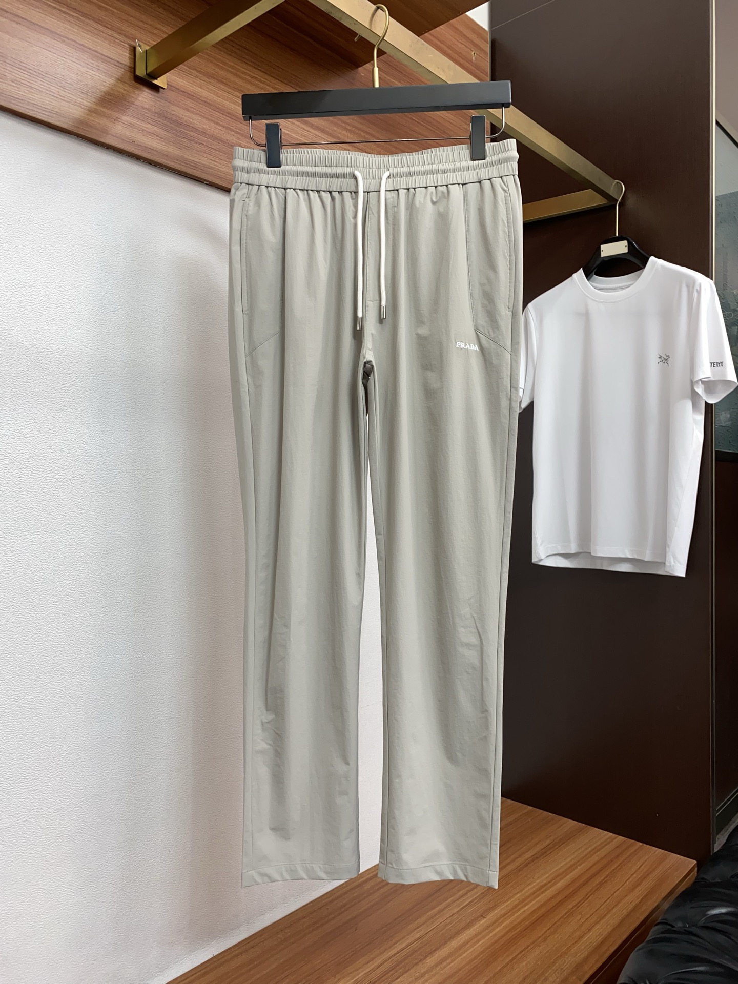 普拉达 2026ss 春夏 新品 原单男士休闲裤 每季必出的类型，无需质疑的热卖王牌单品，符合四季最佳的
