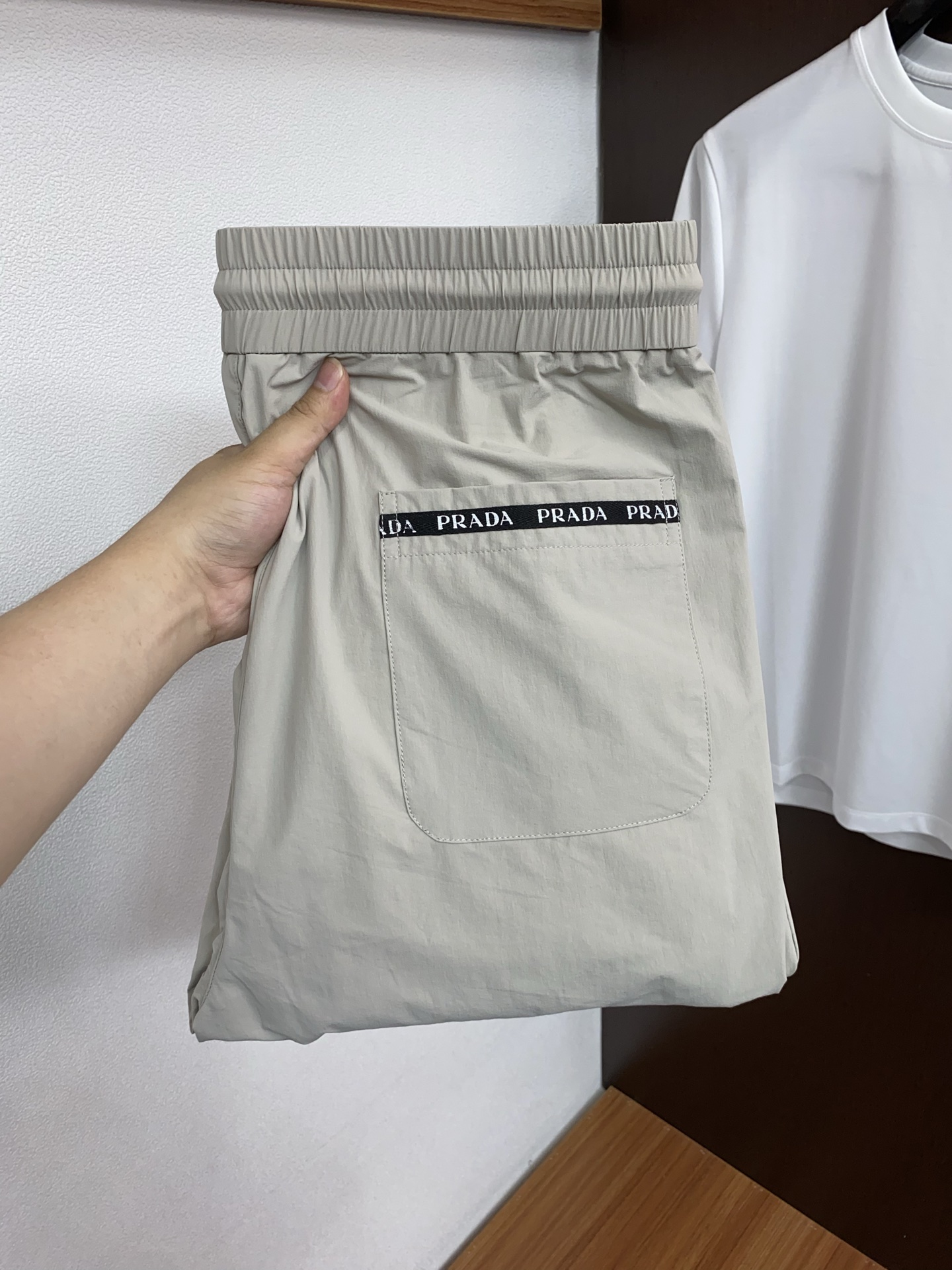 普拉达 2026ss 春夏 新品 原单男士休闲裤 每季必出的类型，无需质疑的热卖王牌单品，符合四季最佳的