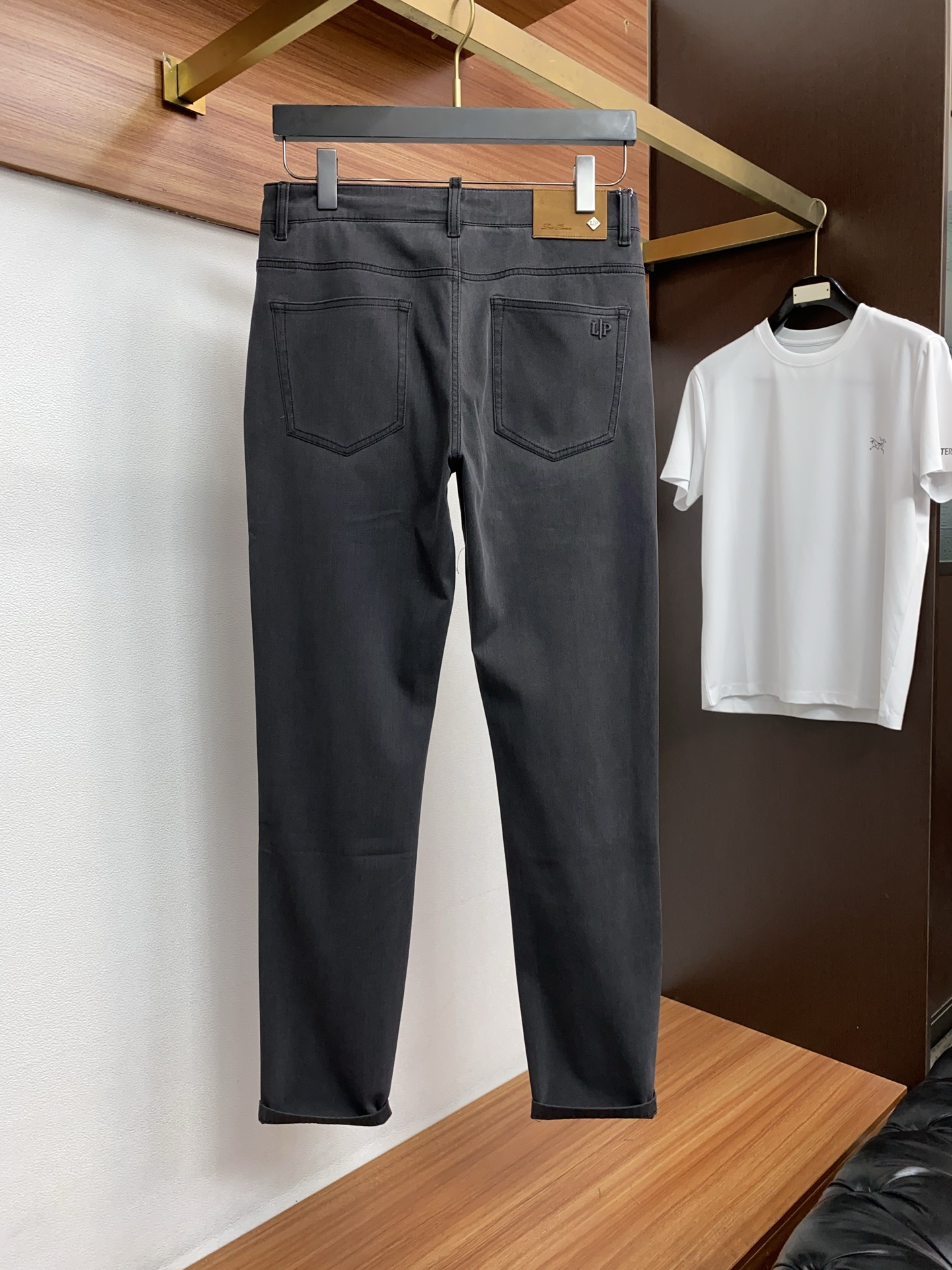 loro Piana 诺悠翩雅 高端定制、2026早春最新款牛仔裤 柜台同步发售 原版定制复刻 客供五金