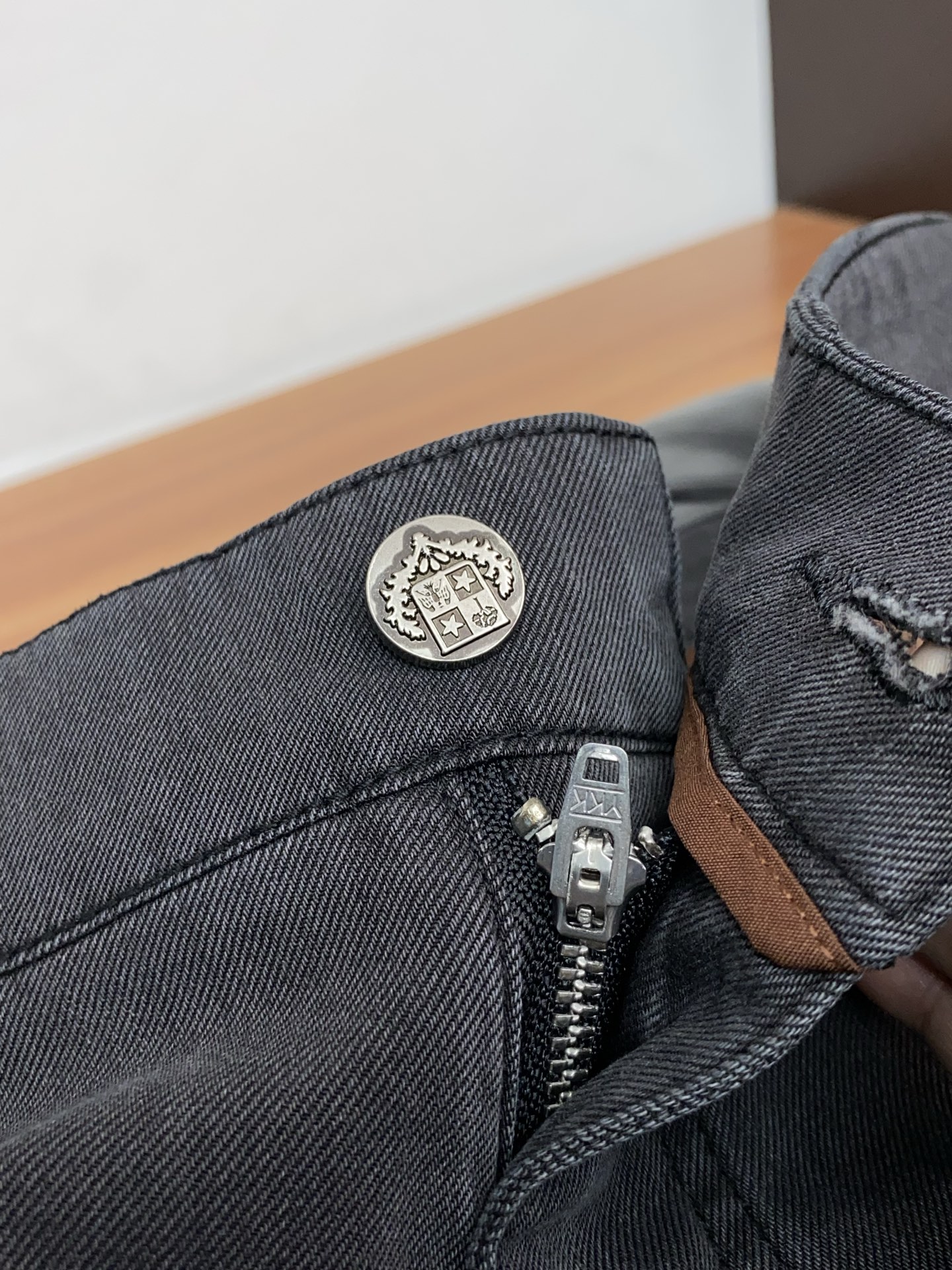 loro Piana 诺悠翩雅 高端定制、2026早春最新款牛仔裤 柜台同步发售 原版定制复刻 客供五金