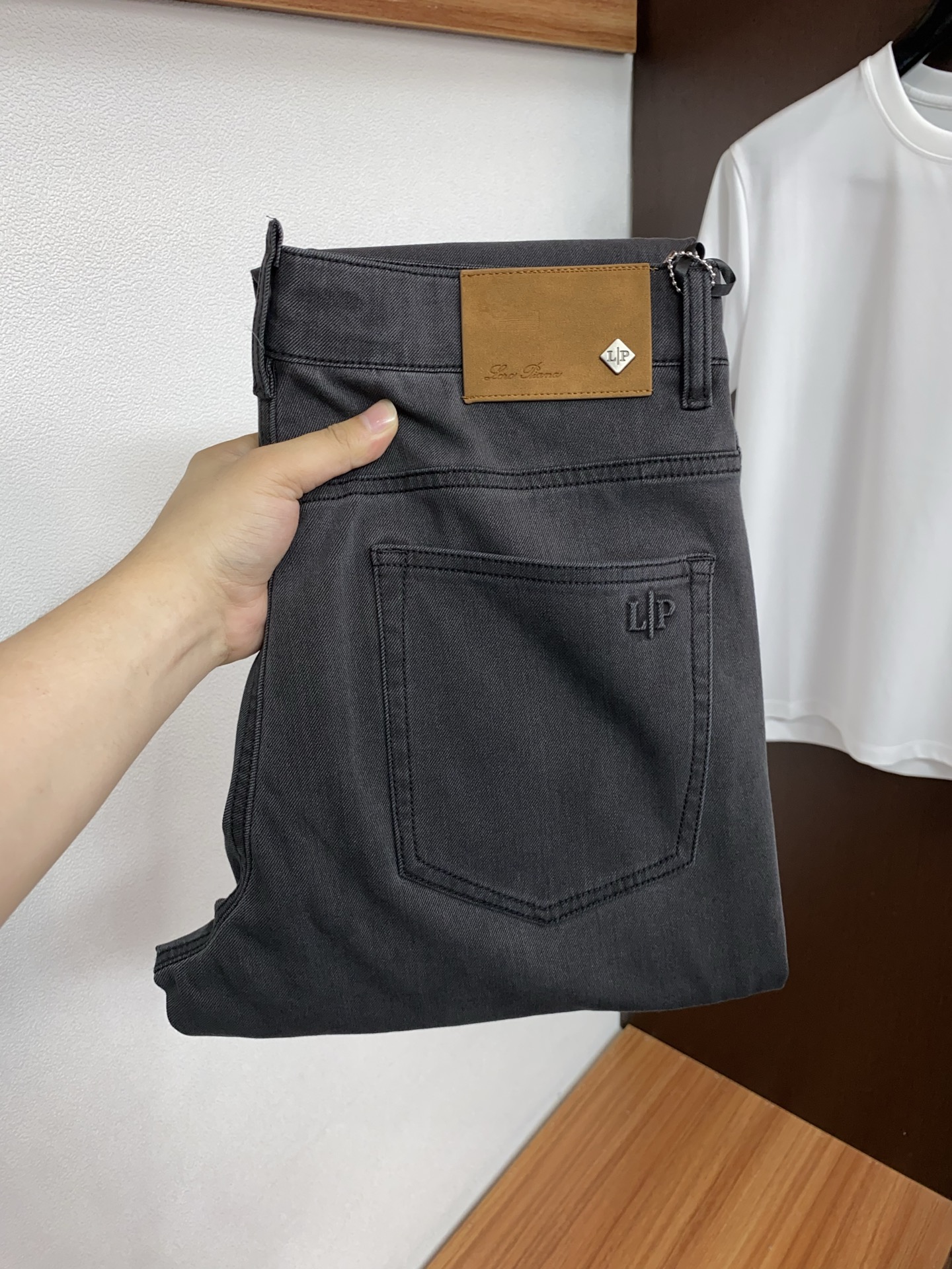loro Piana 诺悠翩雅 高端定制、2026早春最新款牛仔裤 柜台同步发售 原版定制复刻 客供五金