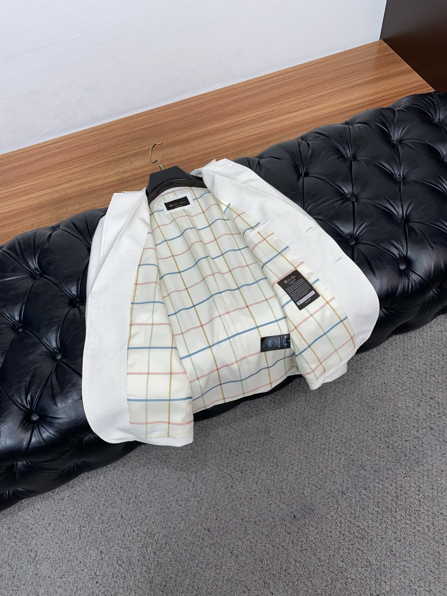 loro Piana 诺悠翩雅 2026新款男士休闲定制西装夹克外套。定制棉麻面料穿上简约干练的休闲外套