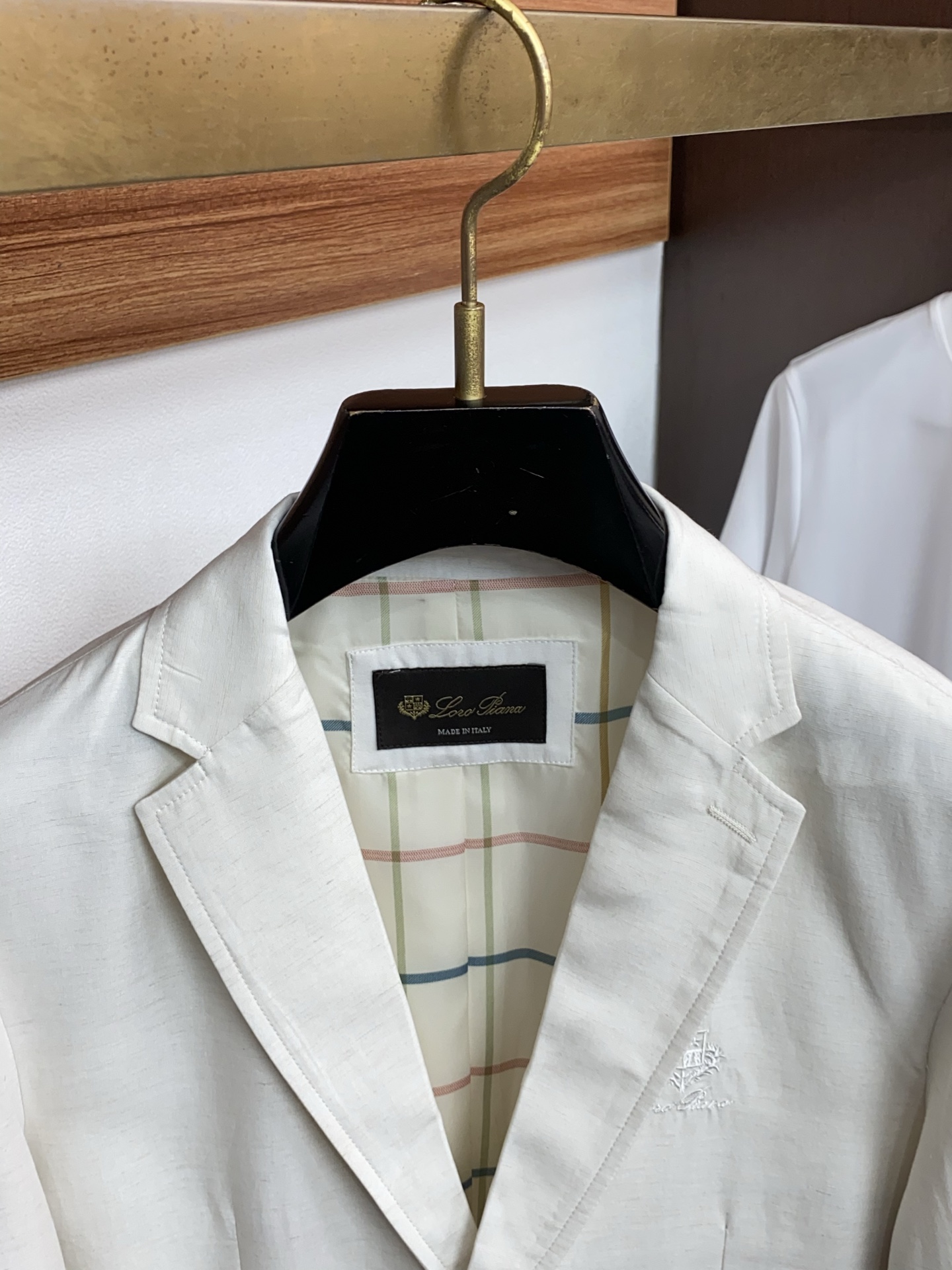 loro Piana 诺悠翩雅 2026新款男士休闲定制西装夹克外套。定制棉麻面料穿上简约干练的休闲外套