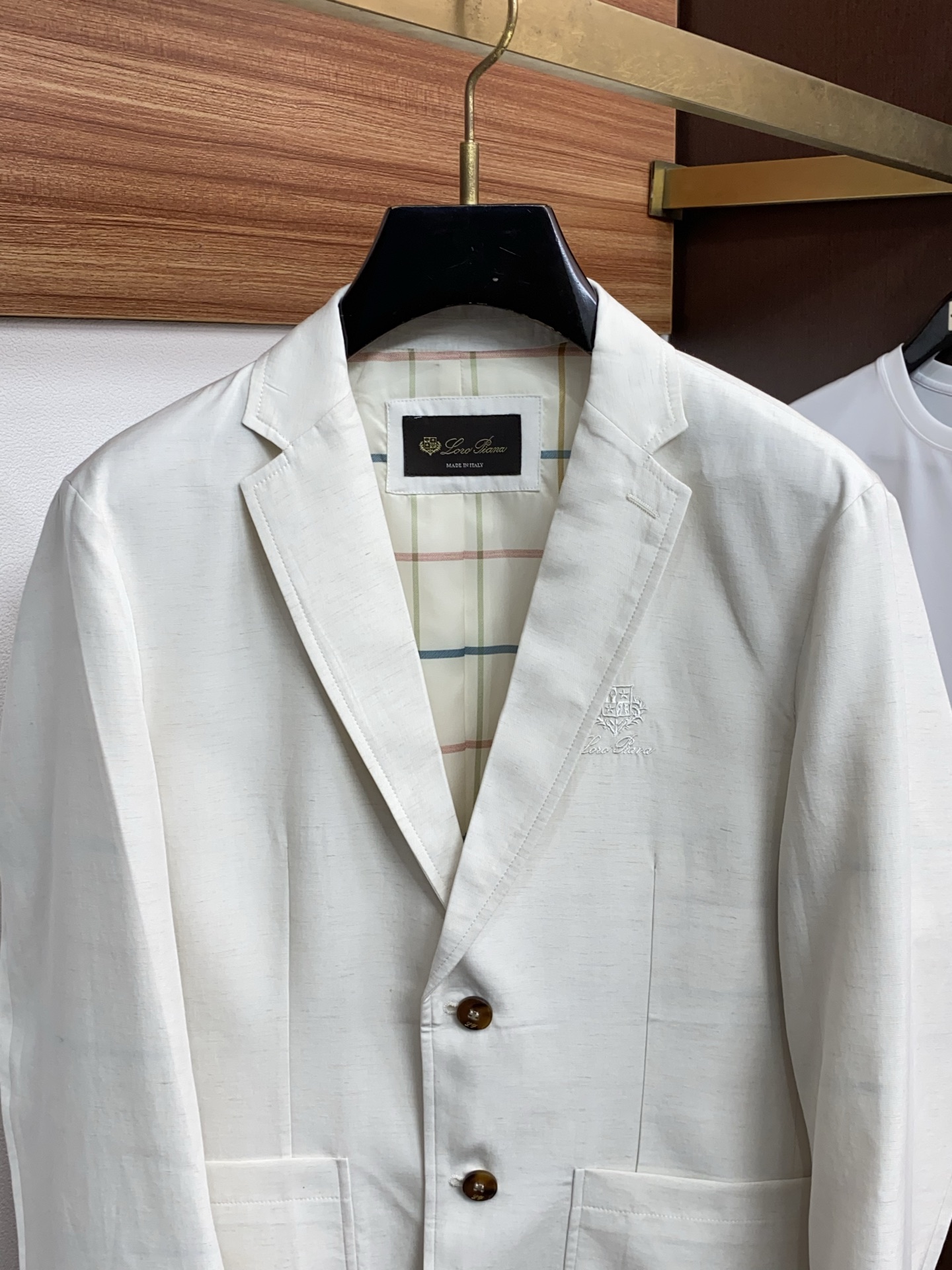 loro Piana 诺悠翩雅 2026新款男士休闲定制西装夹克外套。定制棉麻面料穿上简约干练的休闲外套