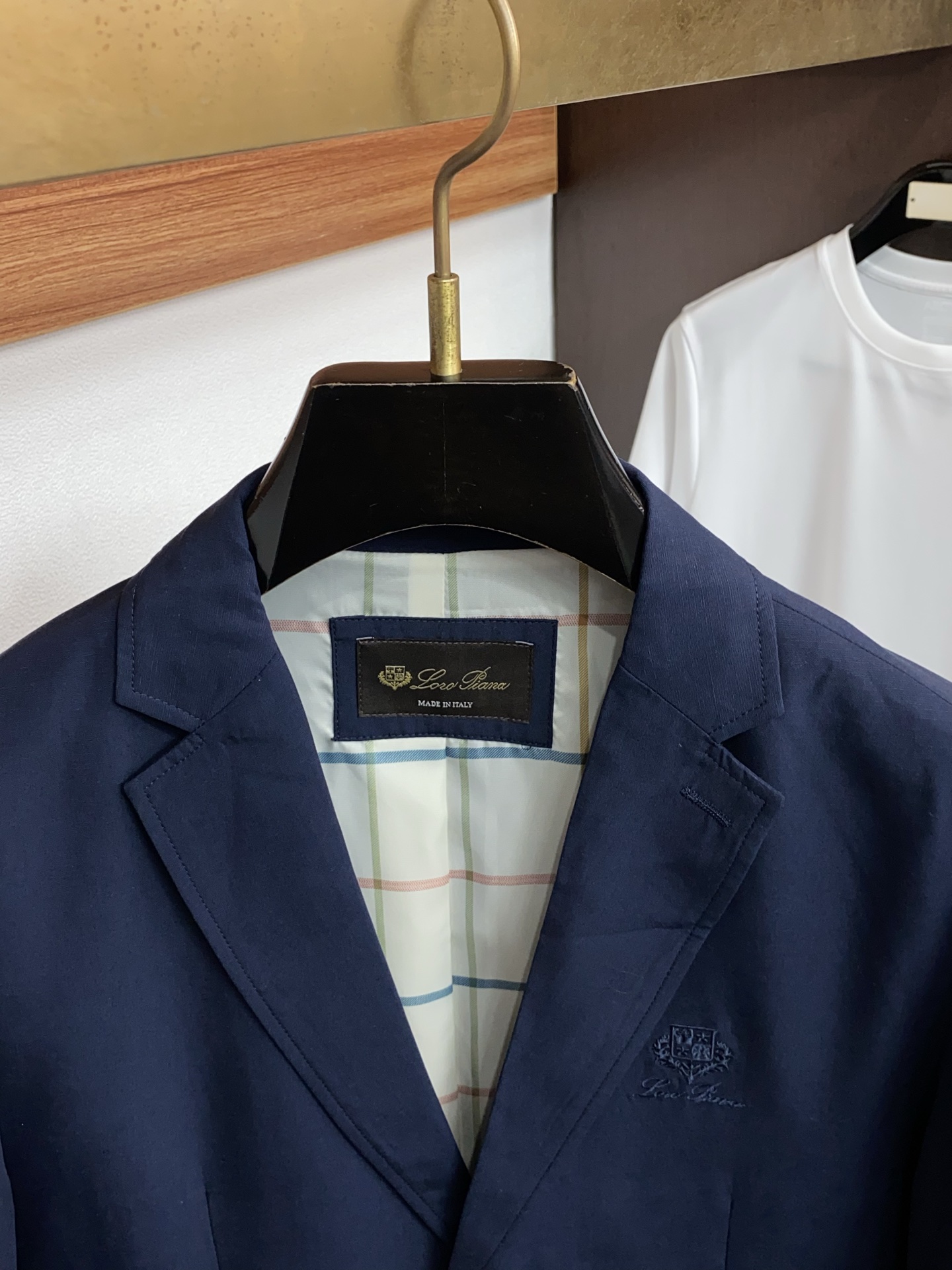 loro Piana 诺悠翩雅 2026新款男士休闲定制西装夹克外套。定制棉麻面料穿上简约干练的休闲外套