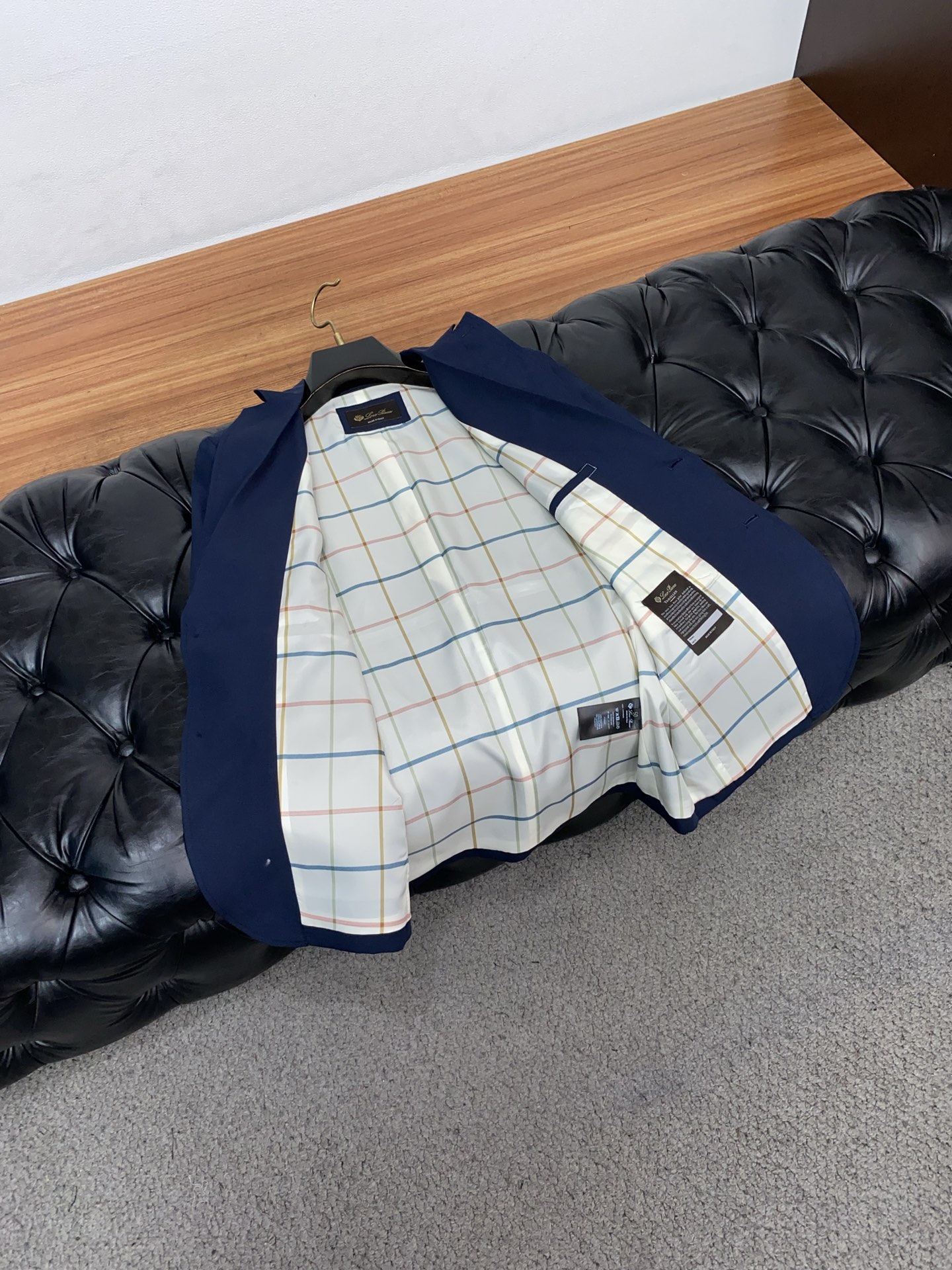 loro Piana 诺悠翩雅 2026新款男士休闲定制西装夹克外套。定制棉麻面料穿上简约干练的休闲外套