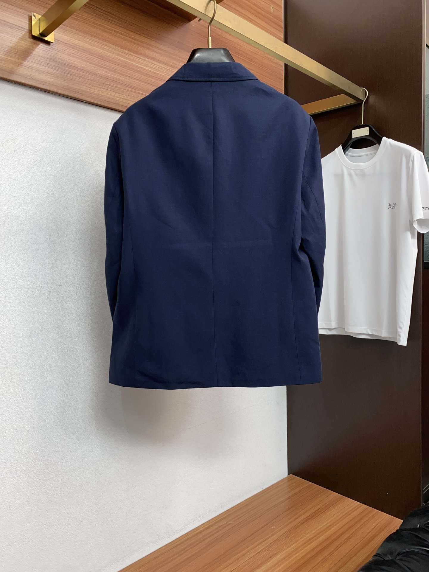 loro Piana 诺悠翩雅 2026新款男士休闲定制西装夹克外套。定制棉麻面料穿上简约干练的休闲外套