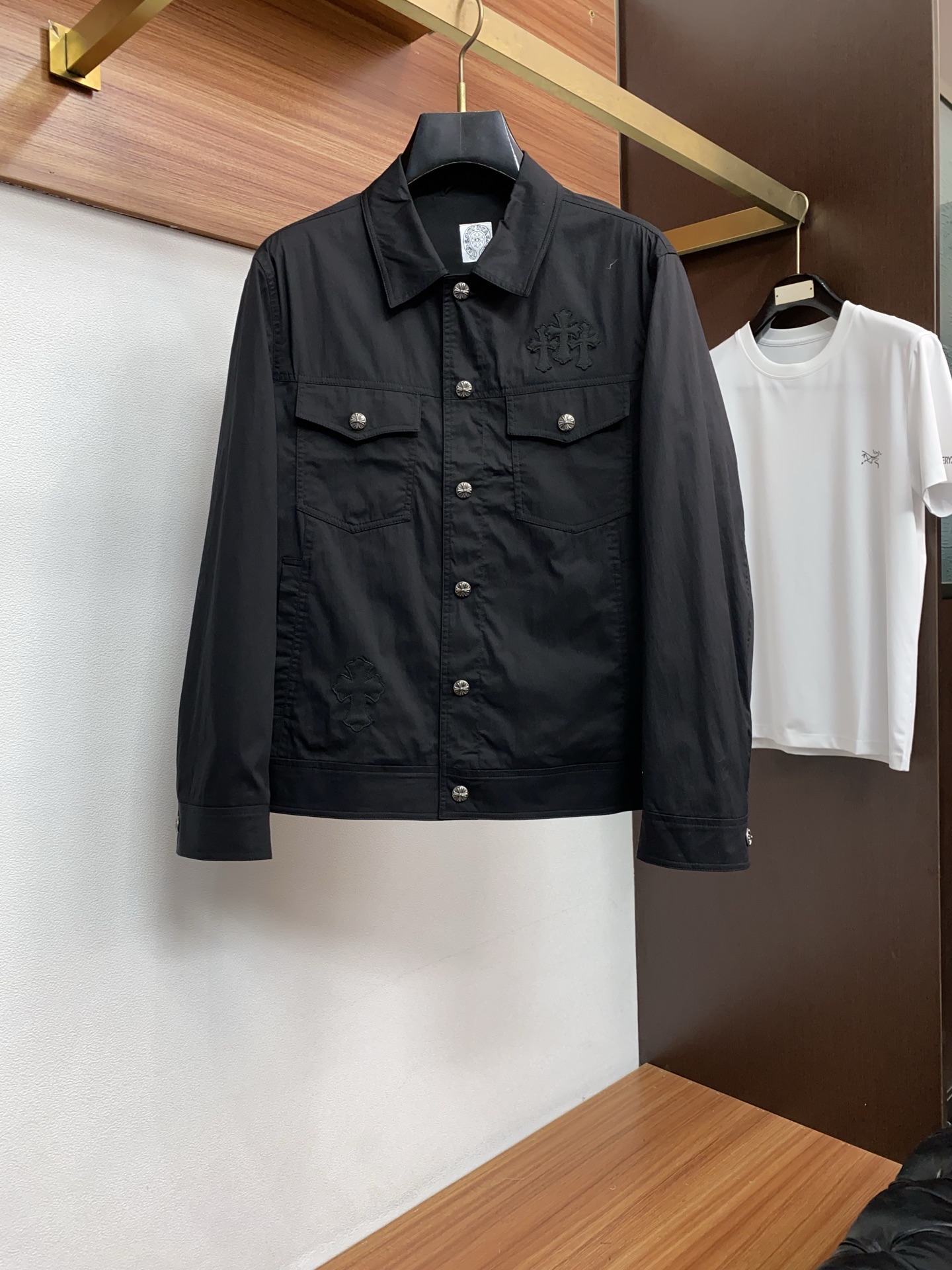 克罗心 2026新款男士休闲定制商务翻领夹克外套。定制棉麻面料穿上简约干练的休闲外套，瞬间重回时髦霸气，