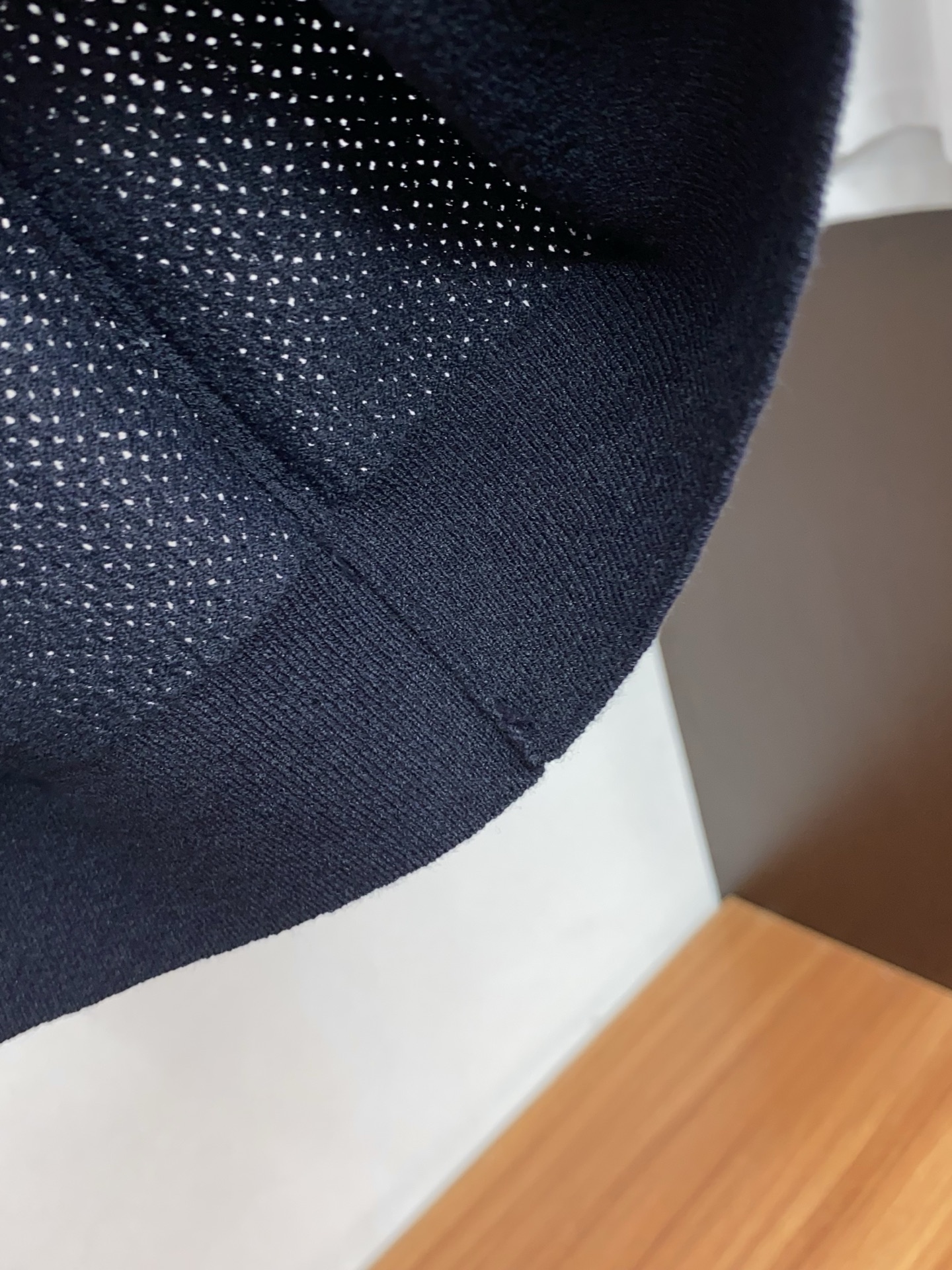loro Piana 诺悠翩雅 针织圆领短袖，意大利工艺镌刻的优雅时尚，优质的材质是时尚的基石。这款针织