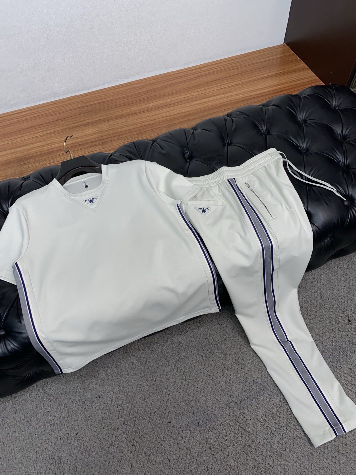 /套 普拉达 上新 25ss 早春新款长裤短袖套装 定制纯棉轻薄透气 上身丝滑舒适 经典百搭 码数48-