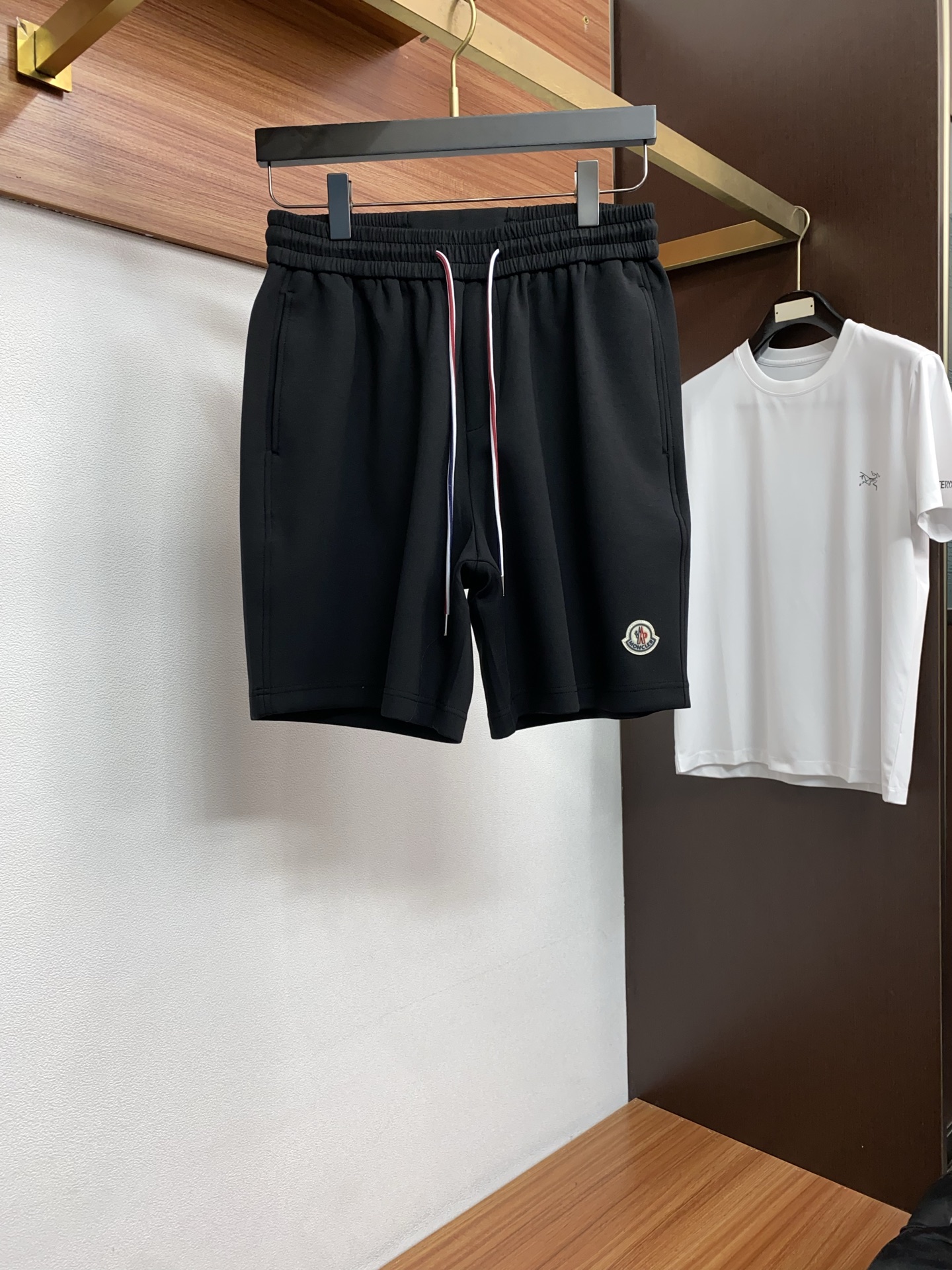 蒙口 2026春夏季新款，最新休闲短裤。原版裤型上身休闲百搭、随性慵懒范，高级定制面料，订制工艺 舒适感