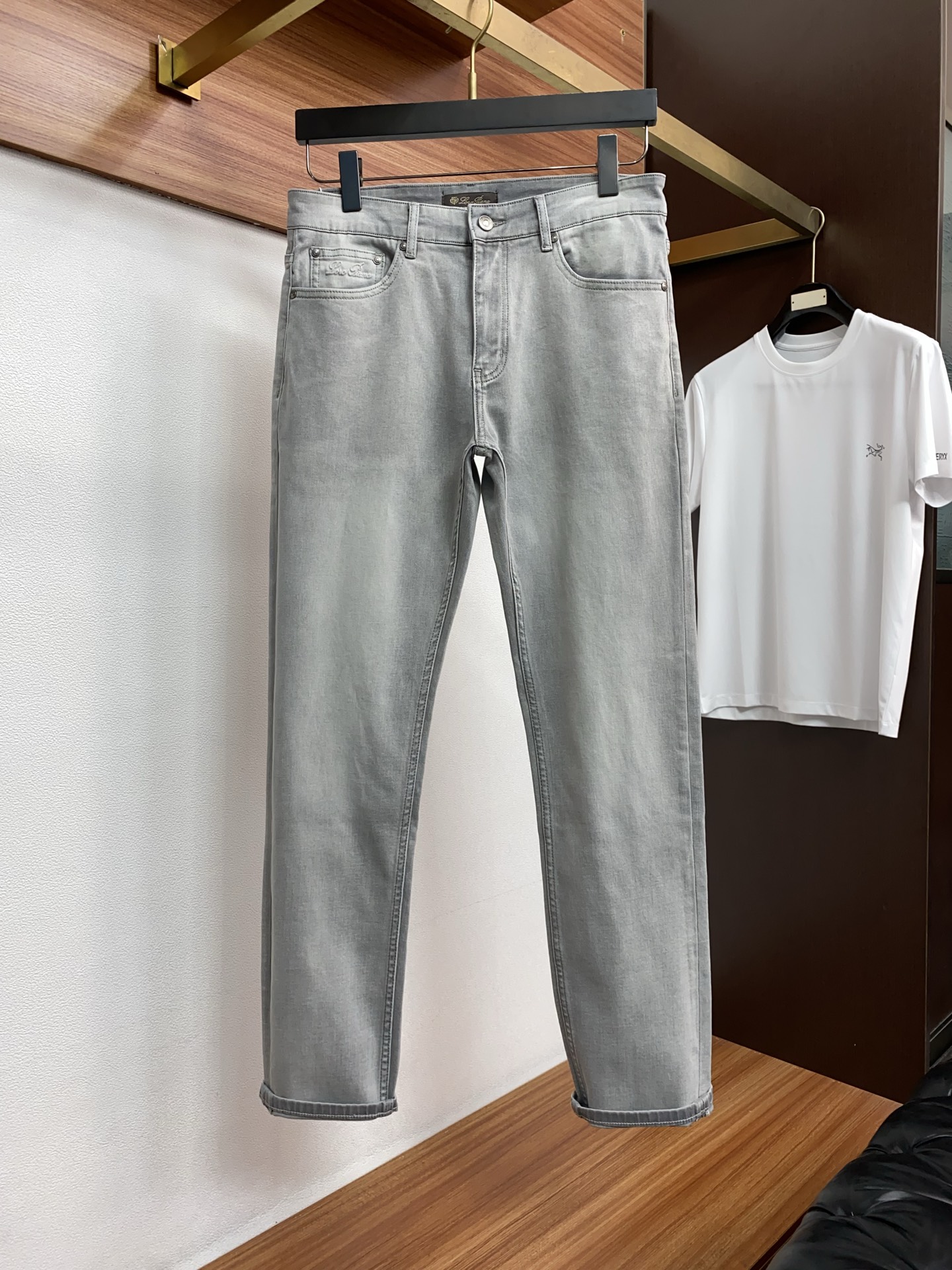 loro Piana 诺悠翩雅 高端定制、2026早春最新款牛仔裤 柜台同步发售 原版定制复刻 客供五金