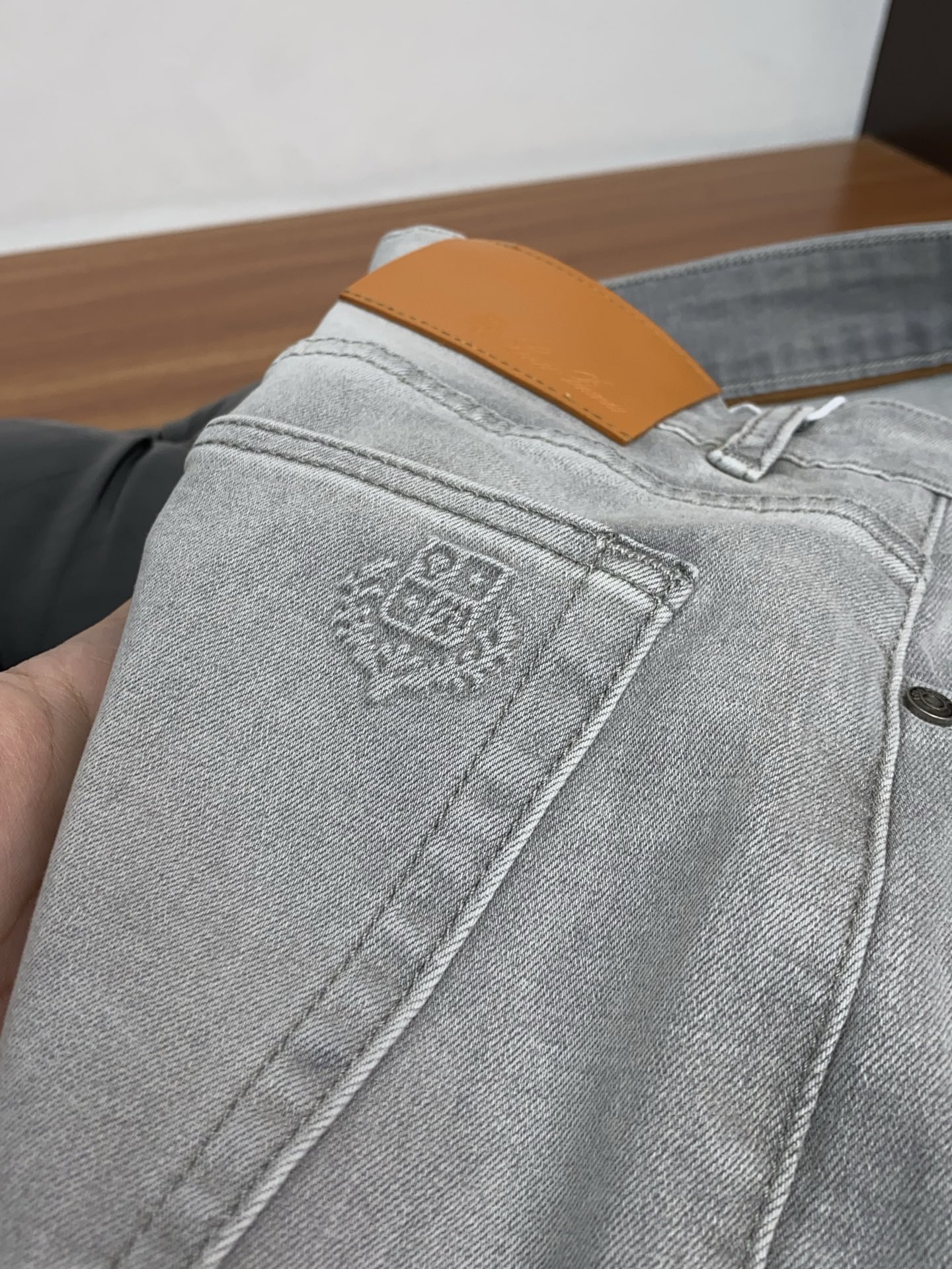 loro Piana 诺悠翩雅 高端定制、2026早春最新款牛仔裤 柜台同步发售 原版定制复刻 客供五金