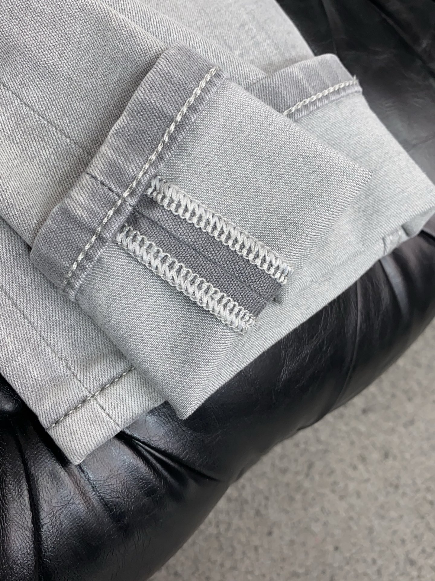 loro Piana 诺悠翩雅 高端定制、2026早春最新款牛仔裤 柜台同步发售 原版定制复刻 客供五金