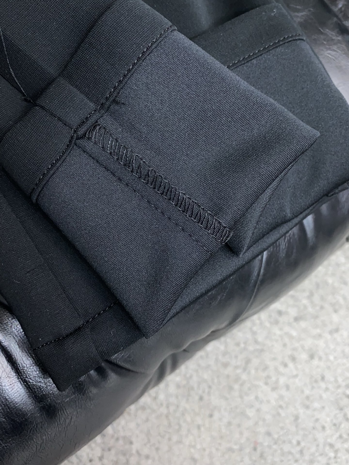 loro Piana 诺悠翩雅 专柜新品同步上市。原单订制高品质时尚休闲裤。超级百搭款。独家定制面料，手