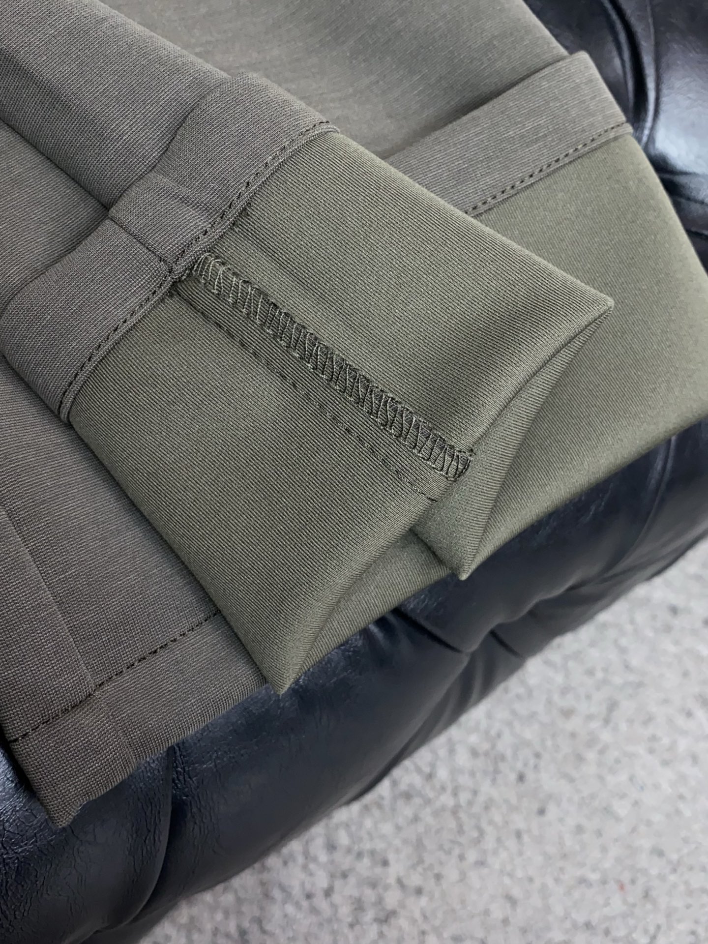 loro Piana 诺悠翩雅 专柜新品同步上市。原单订制高品质时尚休闲裤。超级百搭款。独家定制面料，手