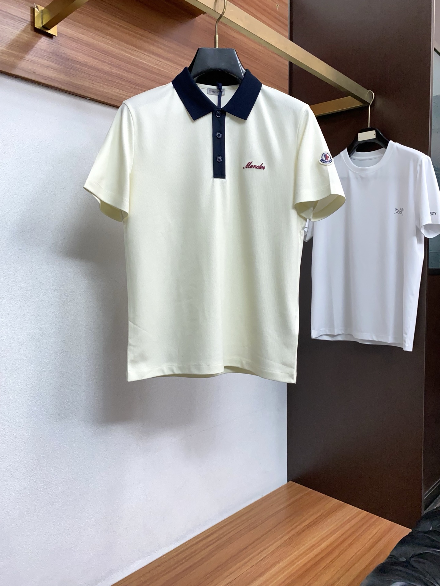 蒙口 2026s经典时尚翻领 Polo衫短袖 ，贸易公司渠道订单，简约大气，时尚百搭，品相更是无法挑剔！