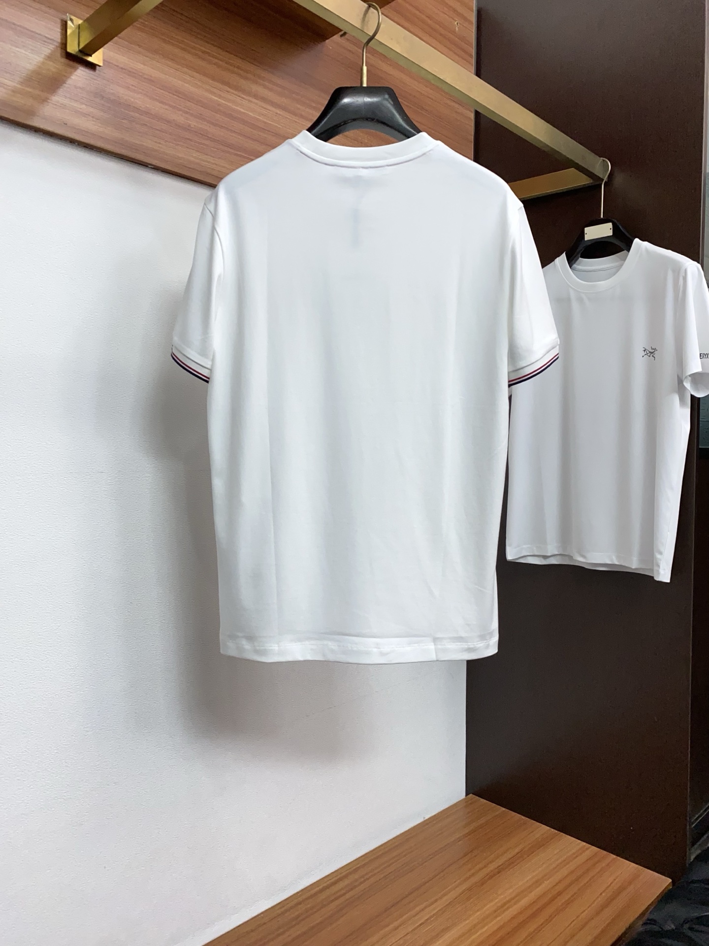 蒙口 正码 M-3xL 26SS早春短袖T恤甄选软糯亲肤的全棉面料制成，标准版圆领短袖裁剪，更适合日常穿