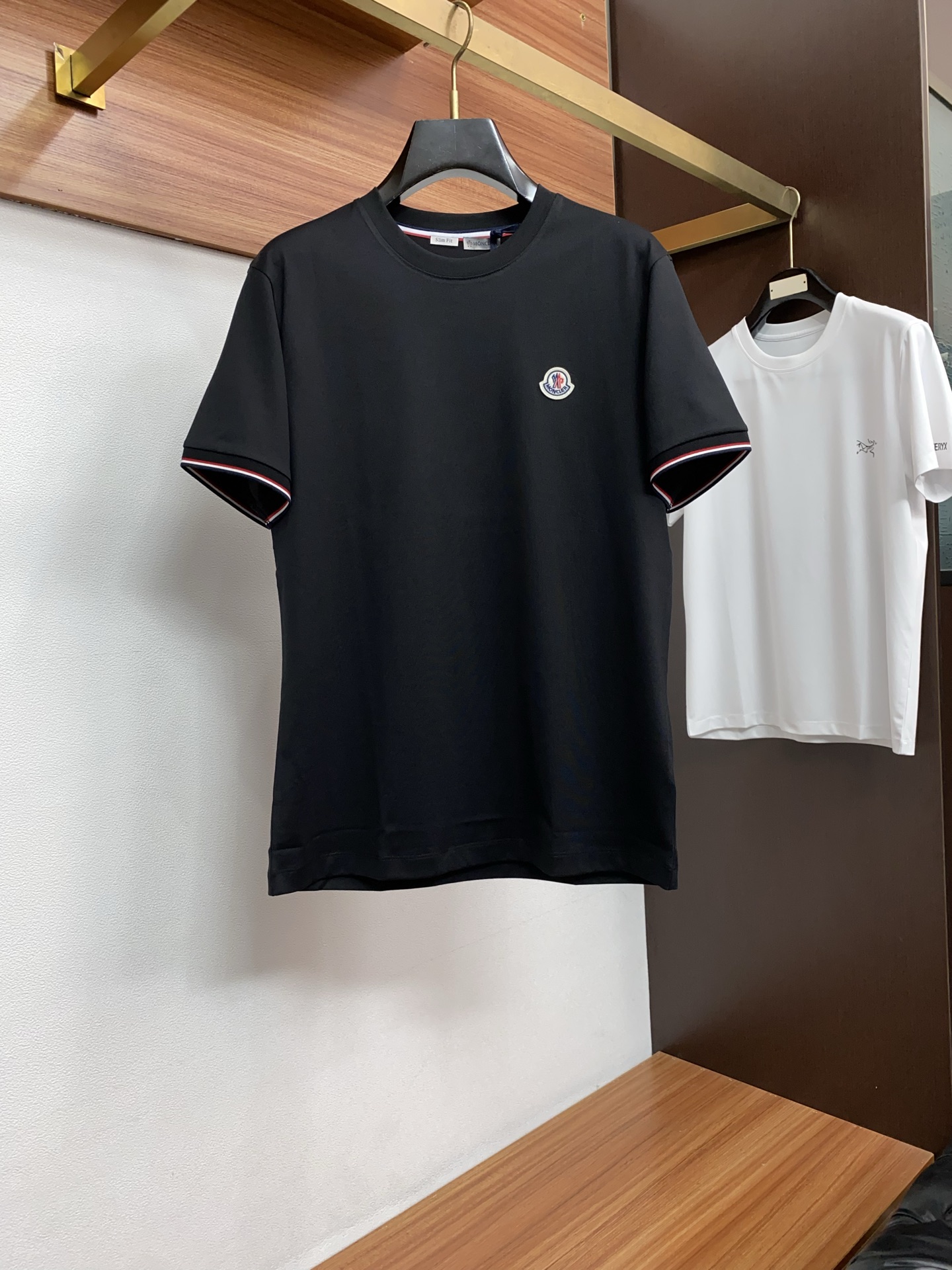 蒙口 正码 M-3xL 26SS早春短袖T恤甄选软糯亲肤的全棉面料制成，标准版圆领短袖裁剪，更适合日常穿