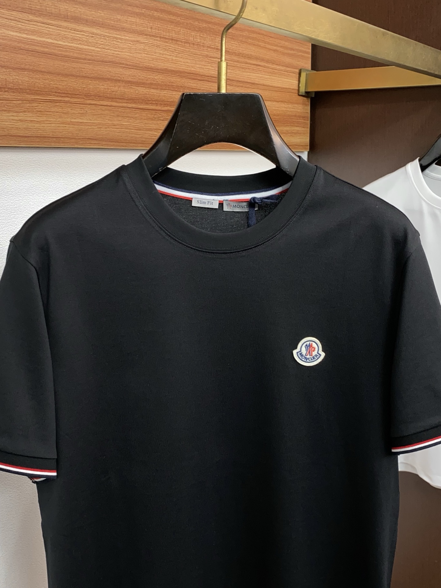蒙口 正码 M-3xL 26SS早春短袖T恤甄选软糯亲肤的全棉面料制成，标准版圆领短袖裁剪，更适合日常穿