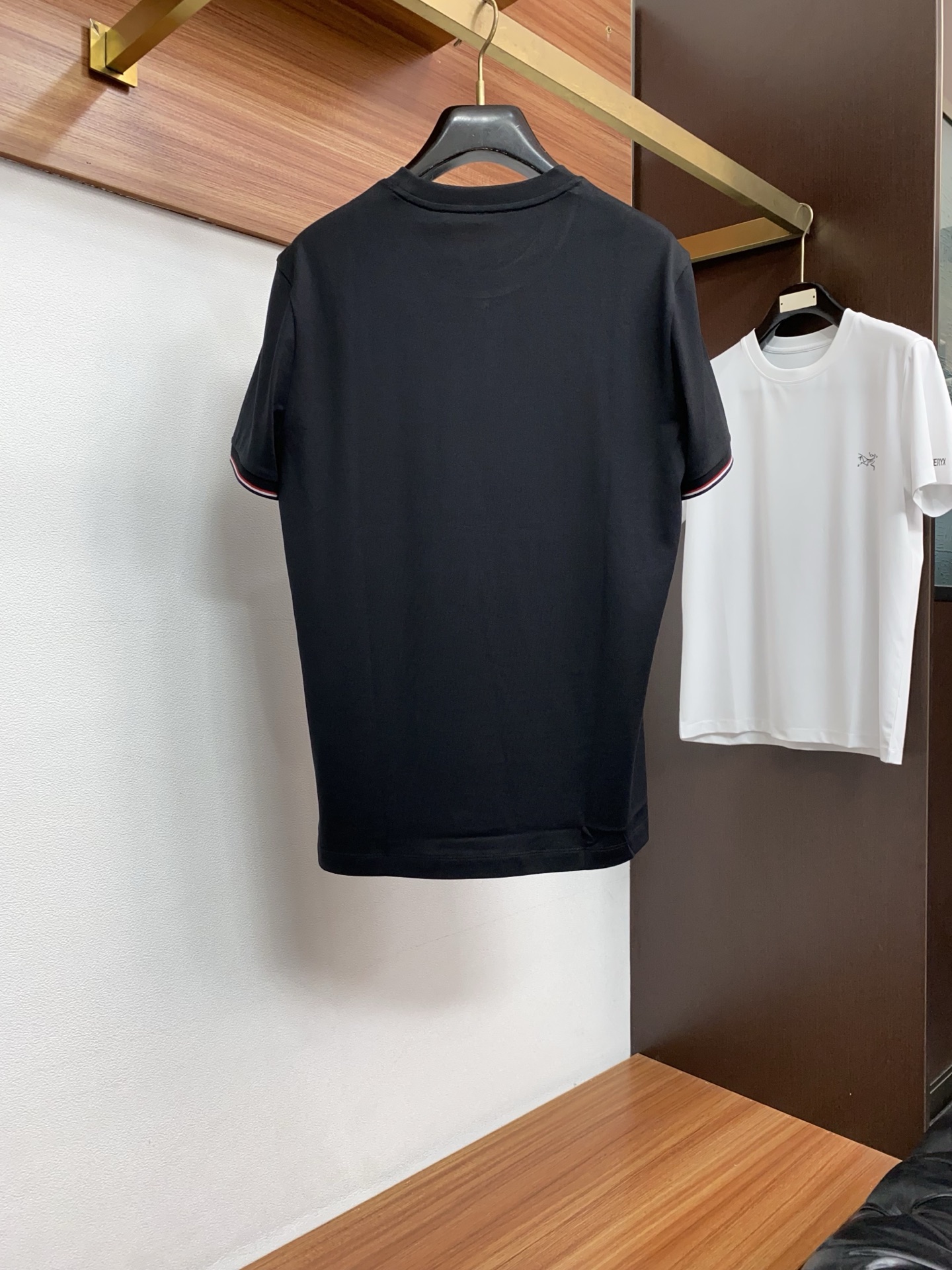 蒙口 正码 M-3xL 26SS早春短袖T恤甄选软糯亲肤的全棉面料制成，标准版圆领短袖裁剪，更适合日常穿