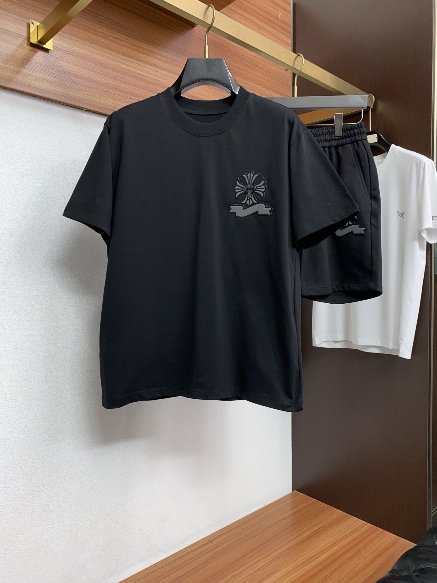 克罗心 𝟐6𝐬s 春夏 短袖套装 微宽松版型 品牌经典LOGO 工艺精致 100%纯棉 休闲百搭 【码数