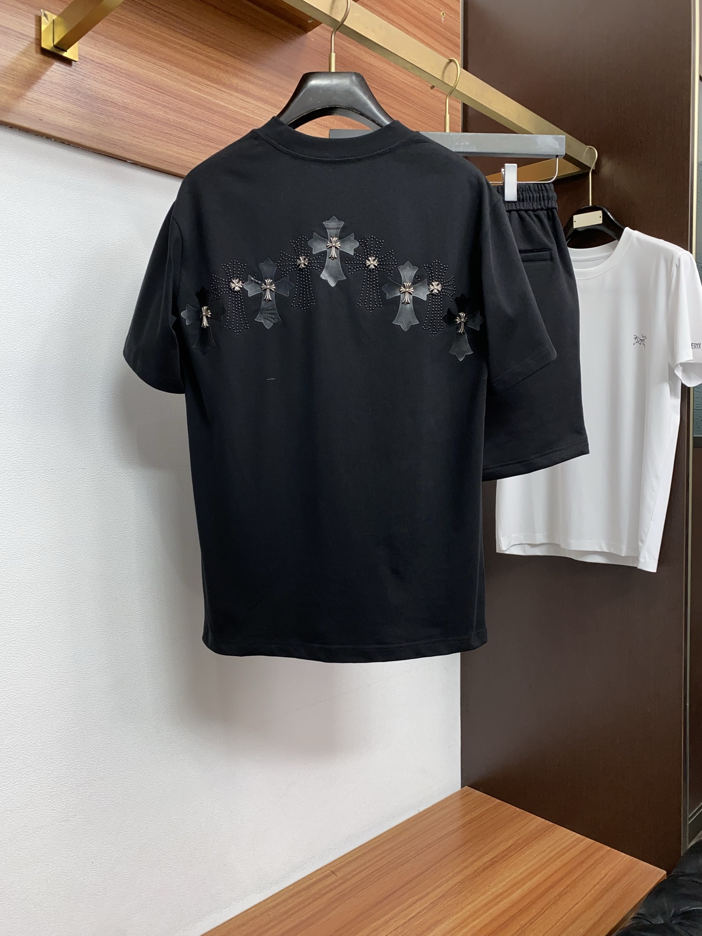 克罗心 𝟐6𝐬s 春夏 短袖套装 微宽松版型 品牌经典LOGO 工艺精致 100%纯棉 休闲百搭 【码数