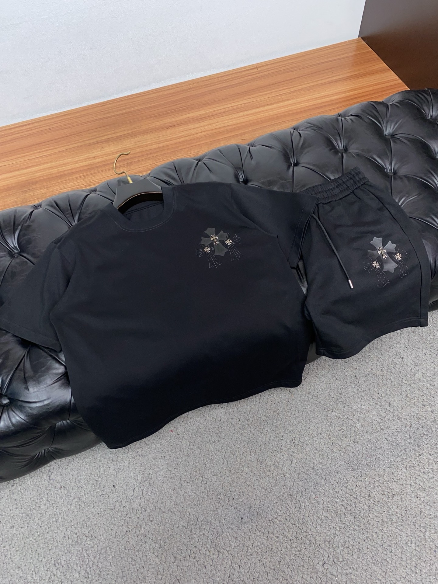 克罗心 𝟐6𝐬s 春夏 短袖套装 微宽松版型 品牌经典LOGO 工艺精致 100%纯棉 休闲百搭 【码数