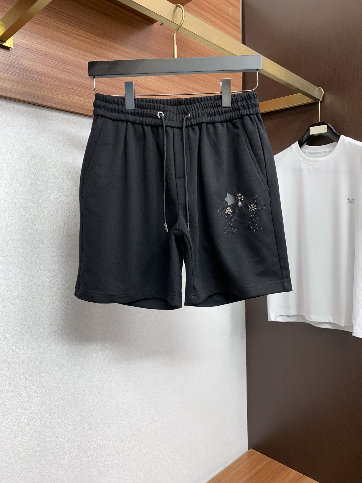克罗心 𝟐6𝐬s 春夏 短袖套装 微宽松版型 品牌经典LOGO 工艺精致 100%纯棉 休闲百搭 【码数