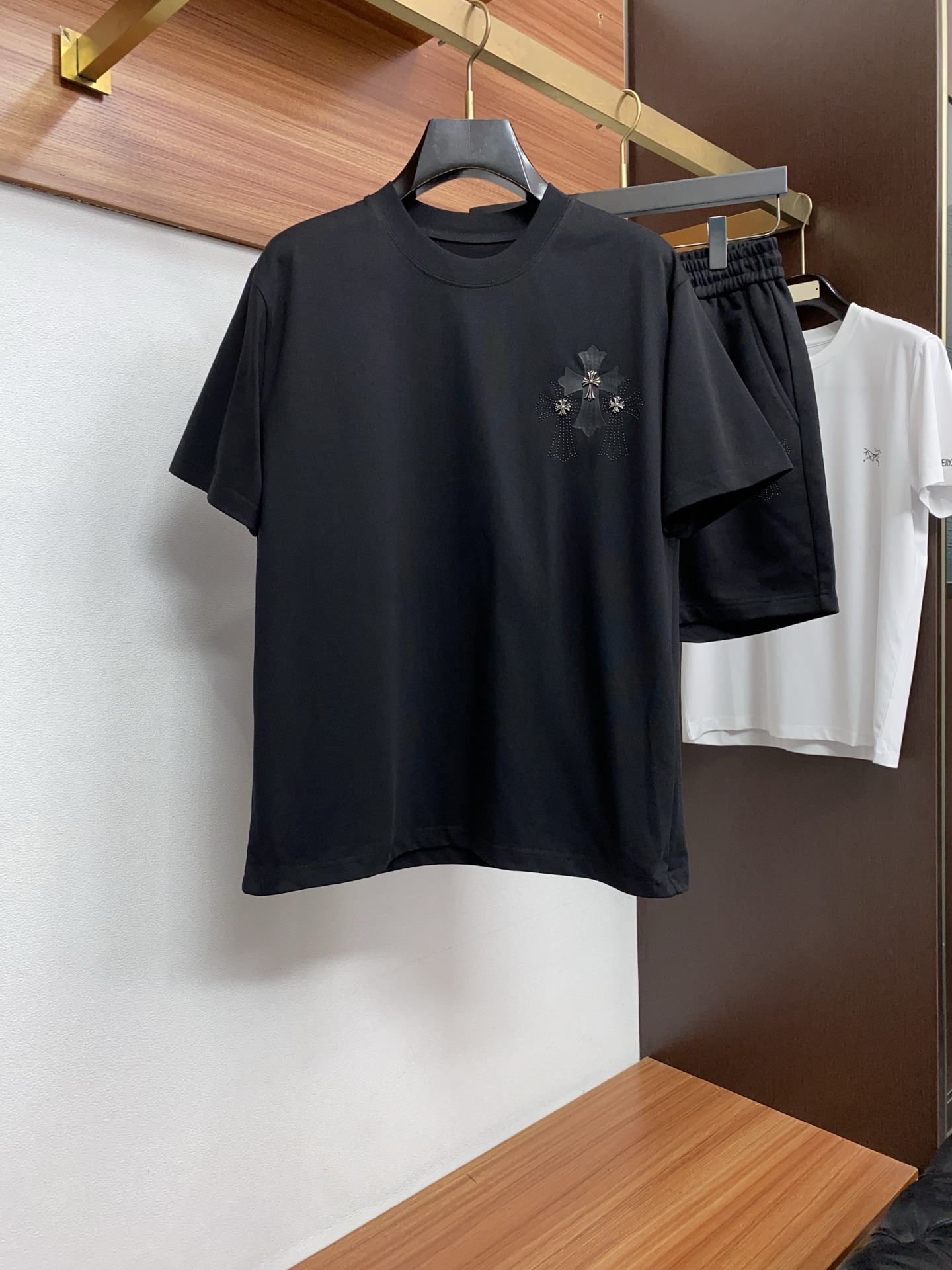 克罗心 𝟐6𝐬s 春夏 短袖套装 微宽松版型 品牌经典LOGO 工艺精致 100%纯棉 休闲百搭 【码数