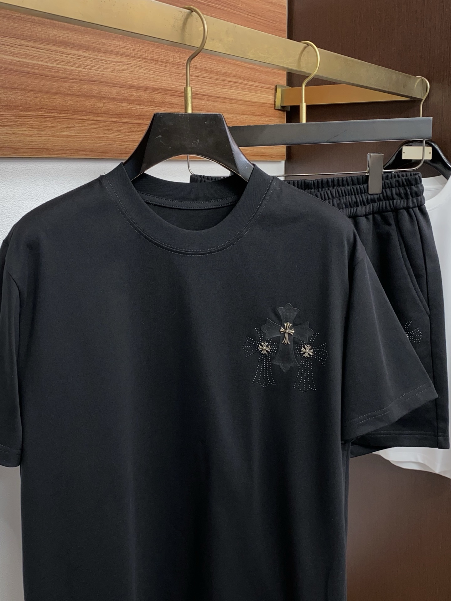 克罗心 𝟐6𝐬s 春夏 短袖套装 微宽松版型 品牌经典LOGO 工艺精致 100%纯棉 休闲百搭 【码数