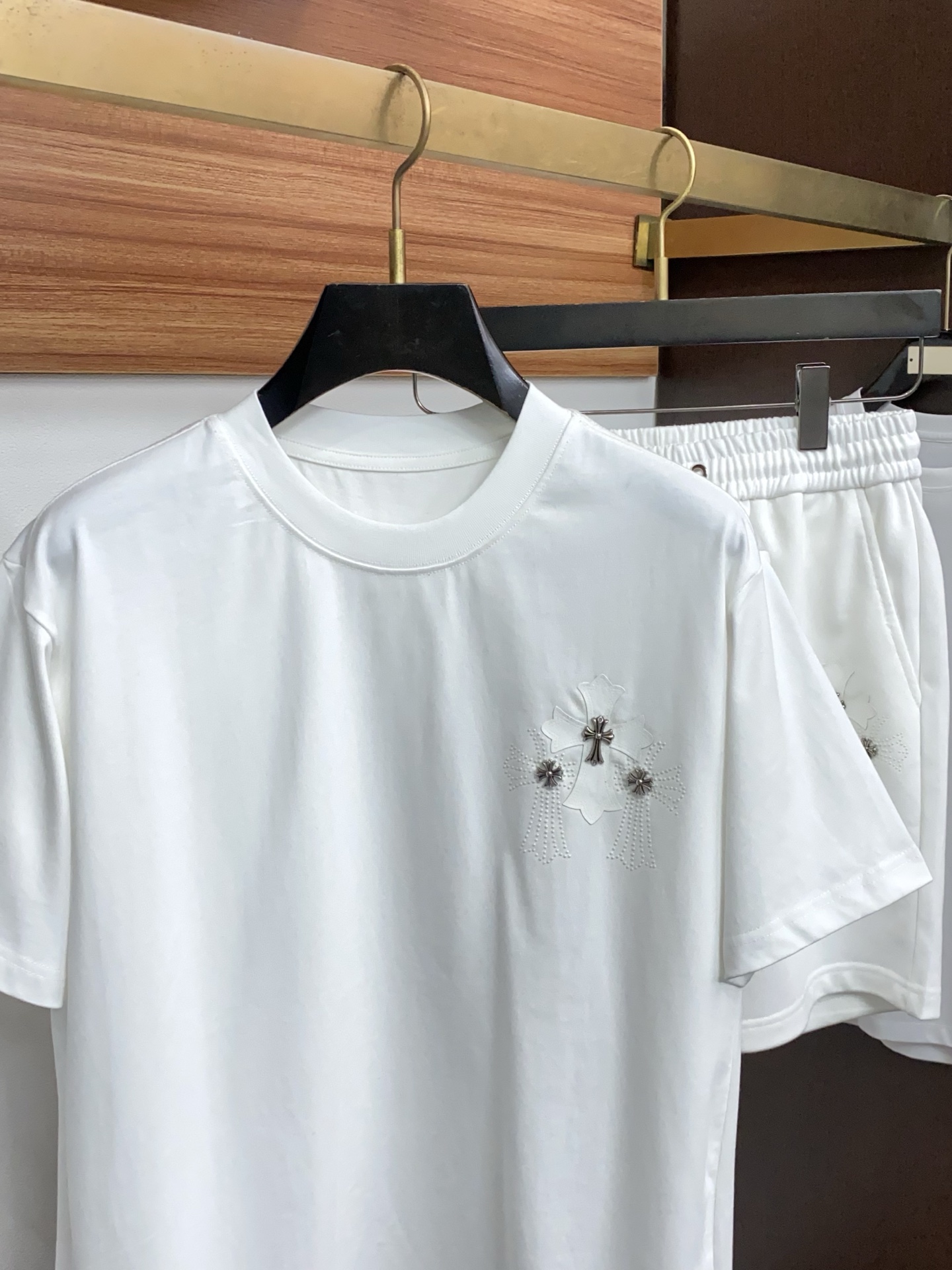 克罗心 𝟐6𝐬s 春夏 短袖套装 微宽松版型 品牌经典LOGO 工艺精致 100%纯棉 休闲百搭 【码数