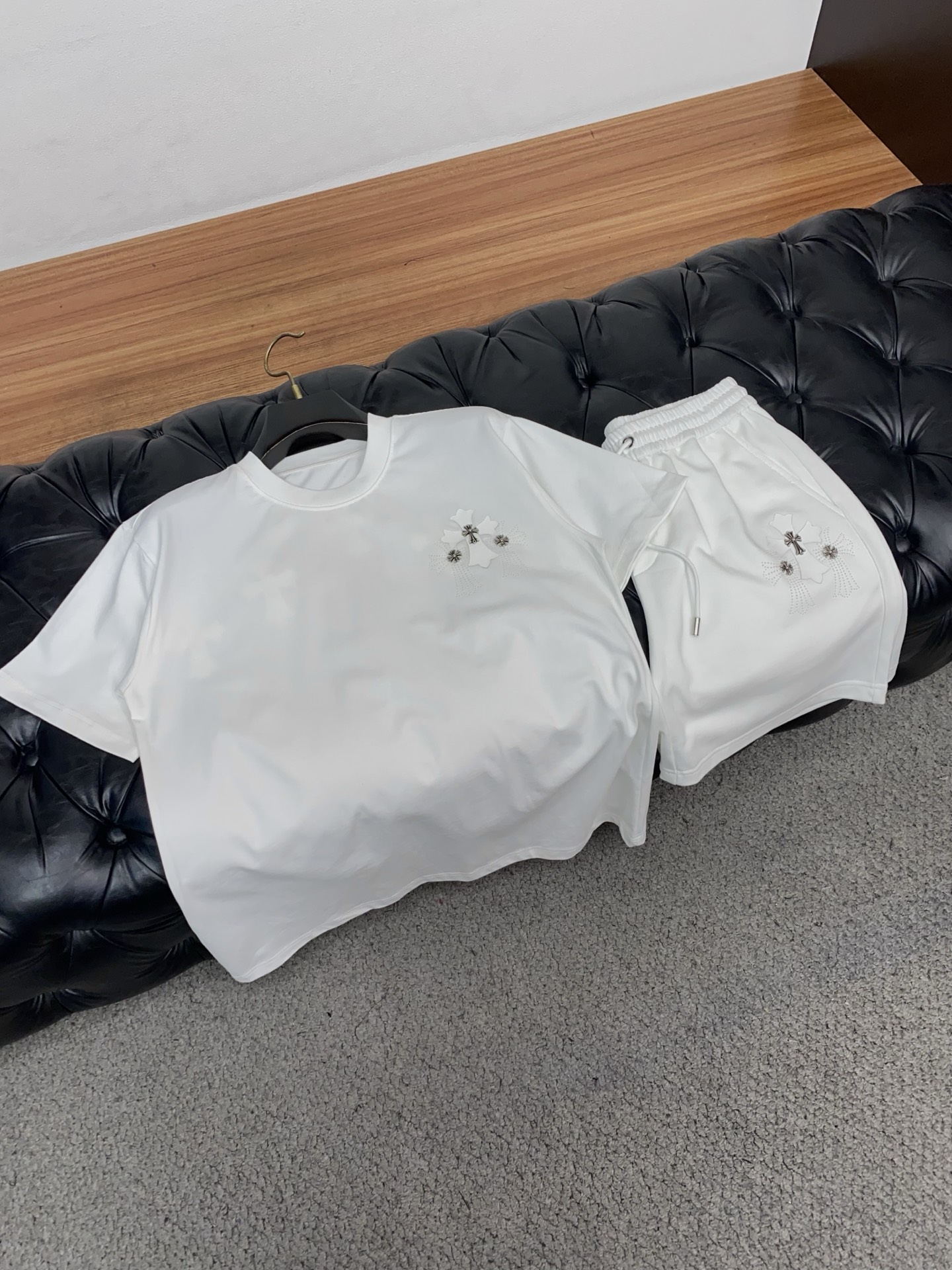 克罗心 𝟐6𝐬s 春夏 短袖套装 微宽松版型 品牌经典LOGO 工艺精致 100%纯棉 休闲百搭 【码数