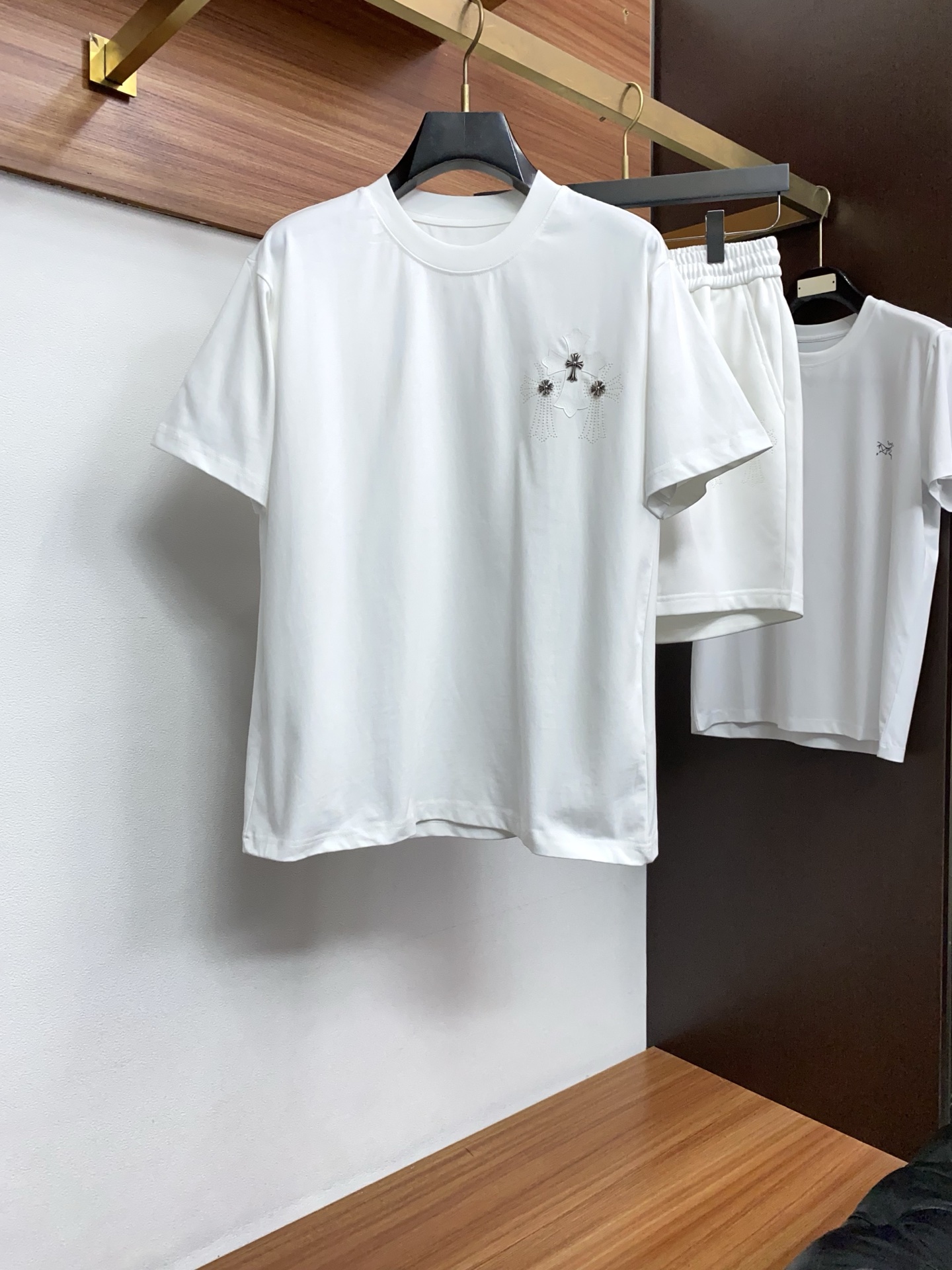 克罗心 𝟐6𝐬s 春夏 短袖套装 微宽松版型 品牌经典LOGO 工艺精致 100%纯棉 休闲百搭 【码数
