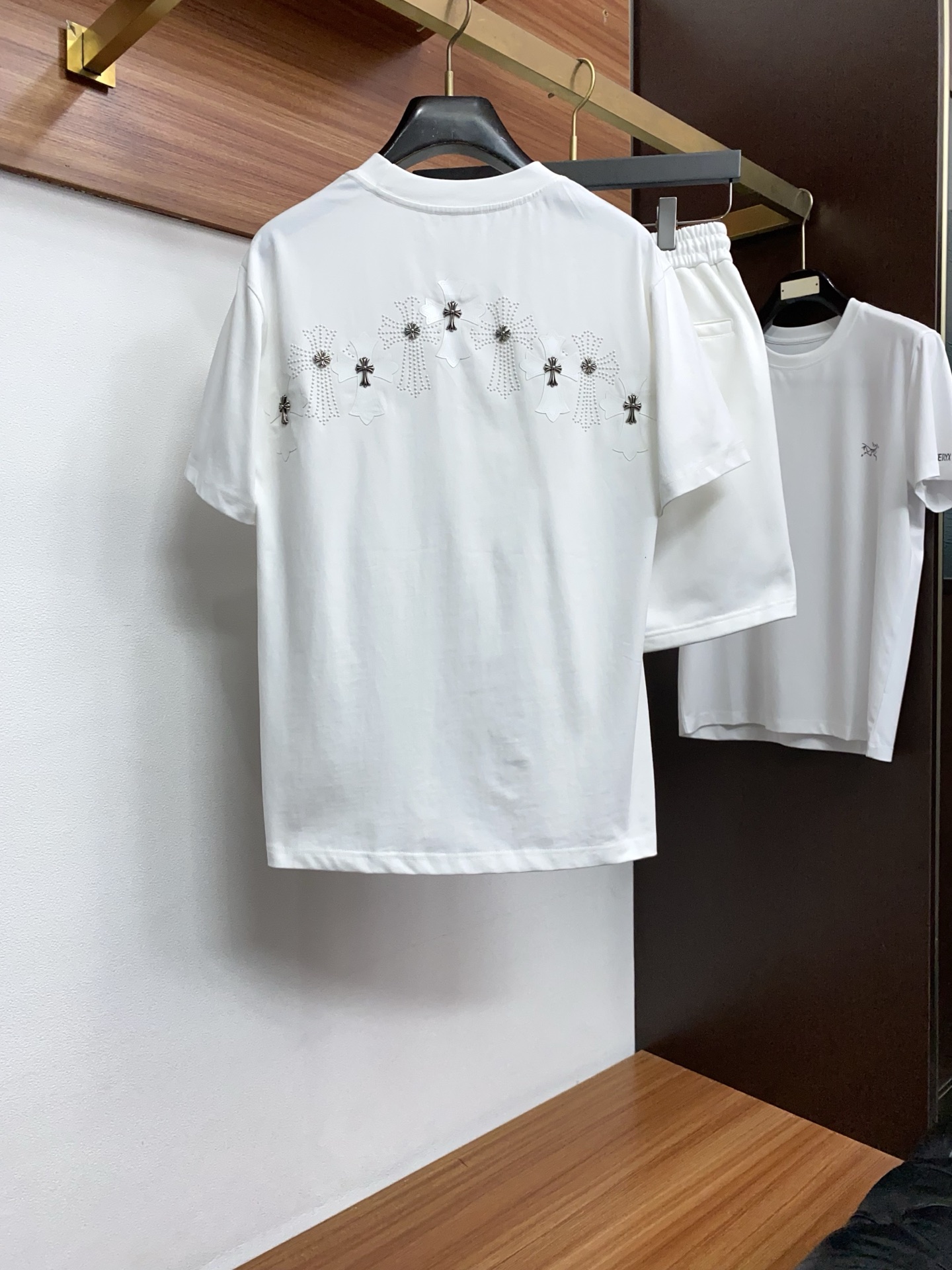 克罗心 𝟐6𝐬s 春夏 短袖套装 微宽松版型 品牌经典LOGO 工艺精致 100%纯棉 休闲百搭 【码数