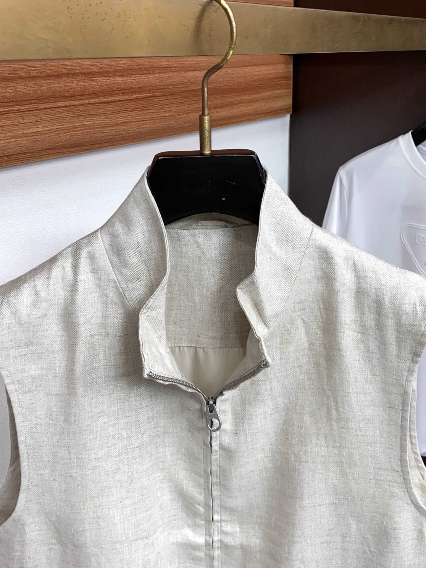 loro Piana 诺悠翩雅 2026新款男士休闲休闲麻棉马甲夹克外套。穿上简约干练的休闲外套，瞬间重
